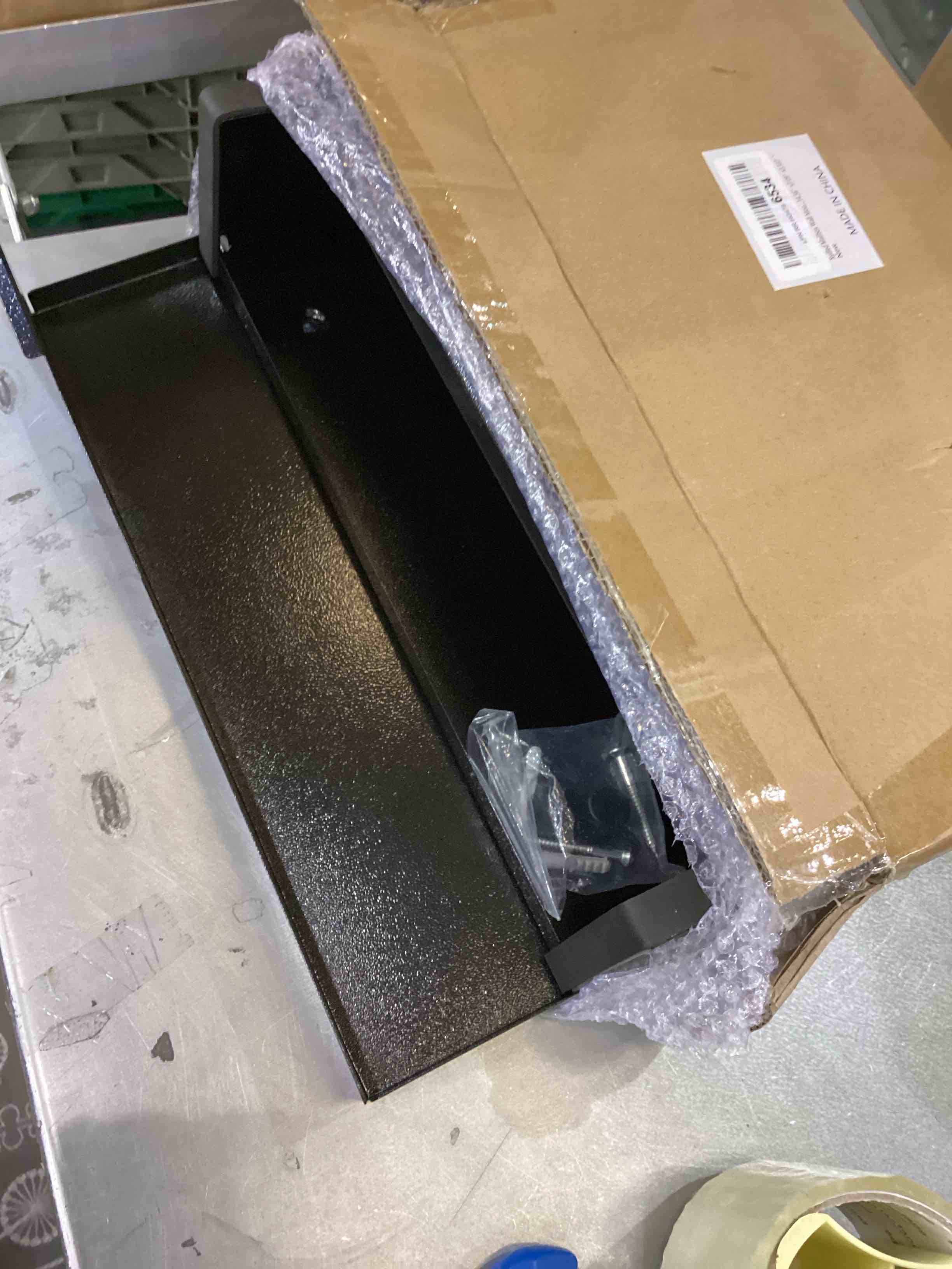 https://s3.amazonaws.com/lotting-images-prod/bidfta/EXS00760990_1701890923508.jpeg