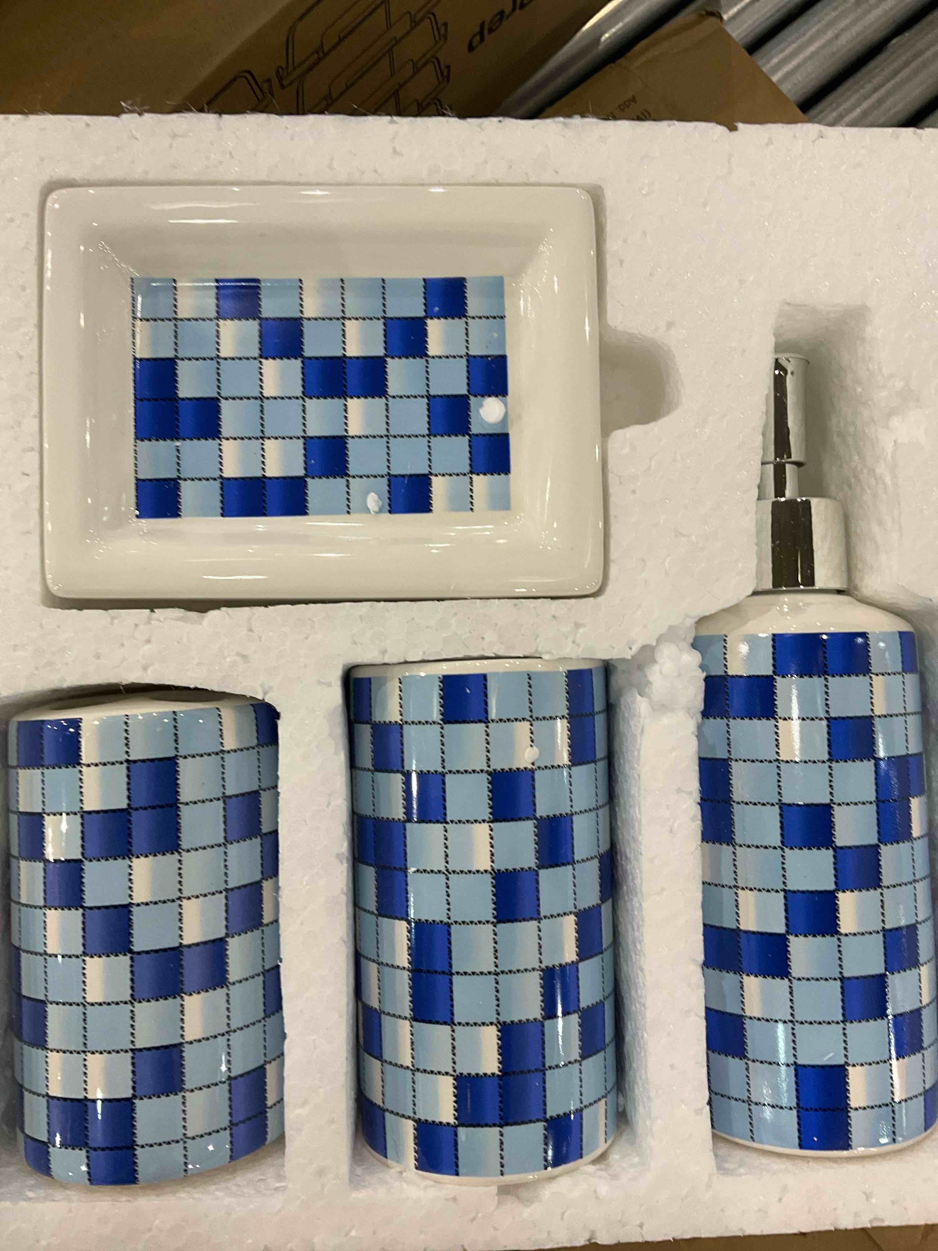 https://s3.amazonaws.com/lotting-images-prod/bidfta/EXS00762346_1701784401564.jpeg
