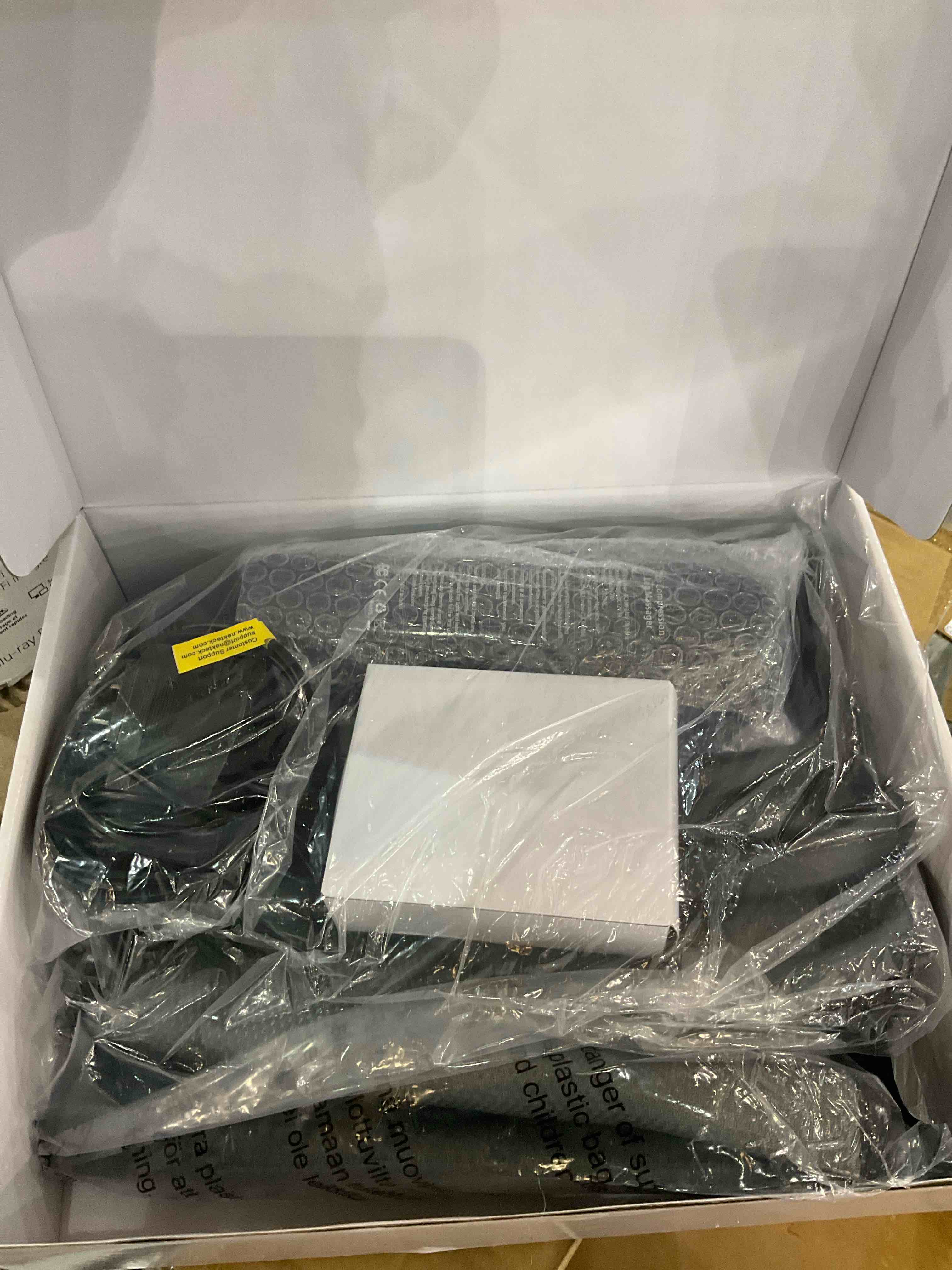 https://s3.amazonaws.com/lotting-images-prod/bidfta/EXS00762526_1702396212657.jpeg