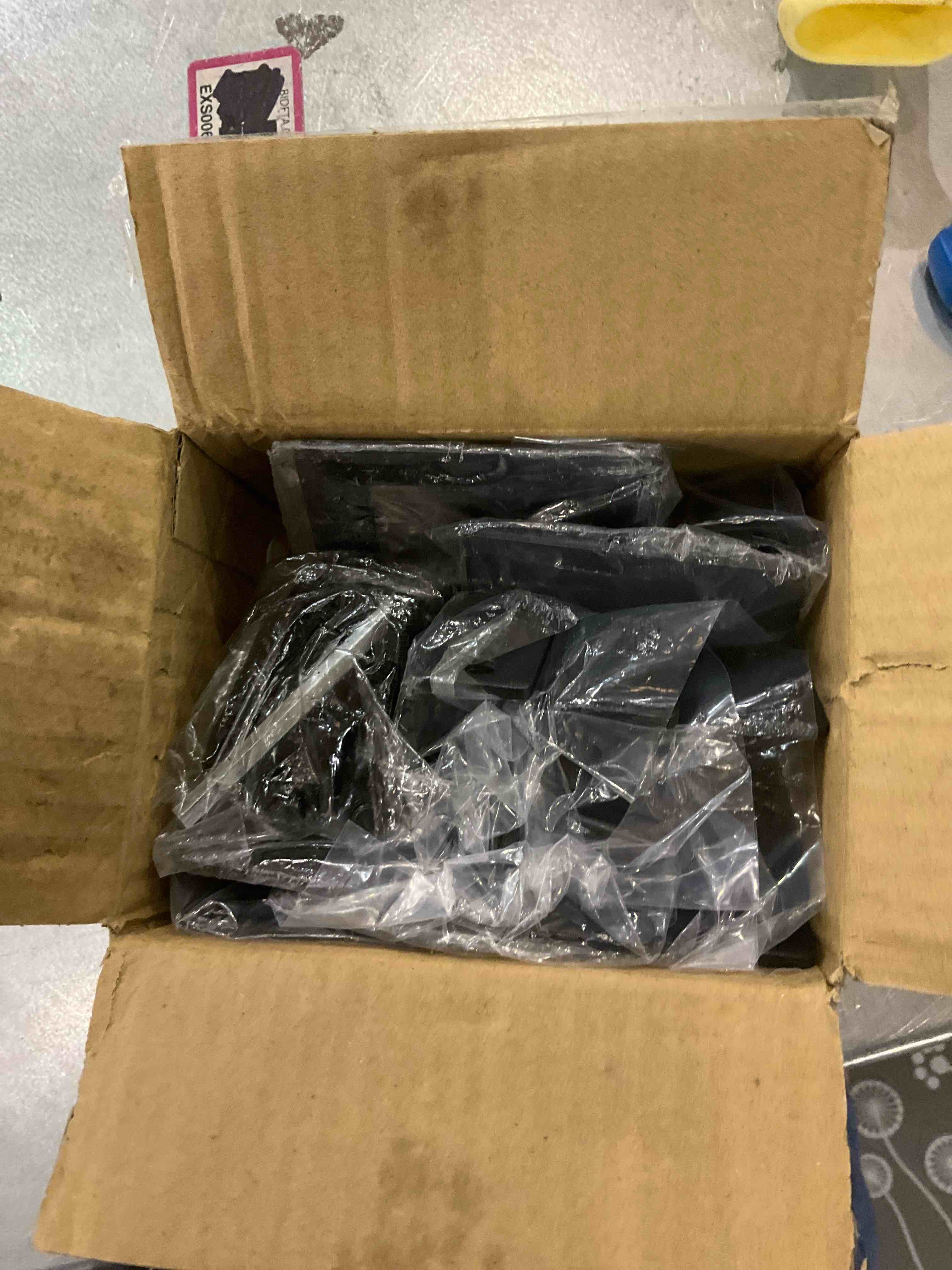 https://s3.amazonaws.com/lotting-images-prod/bidfta/EXS00763354_1702478061122.jpeg