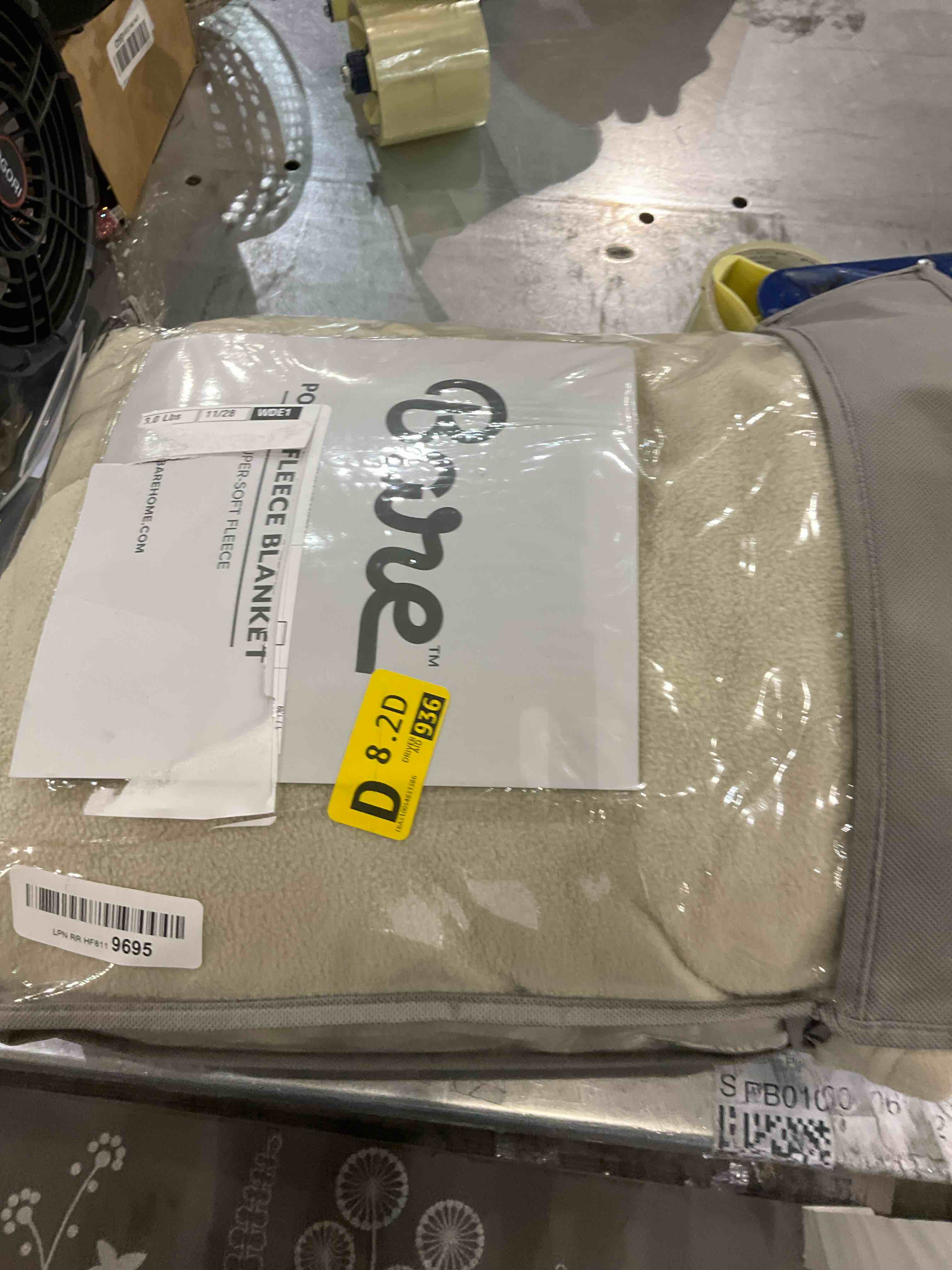 https://s3.amazonaws.com/lotting-images-prod/bidfta/EXS00763424_1702558960685.jpeg