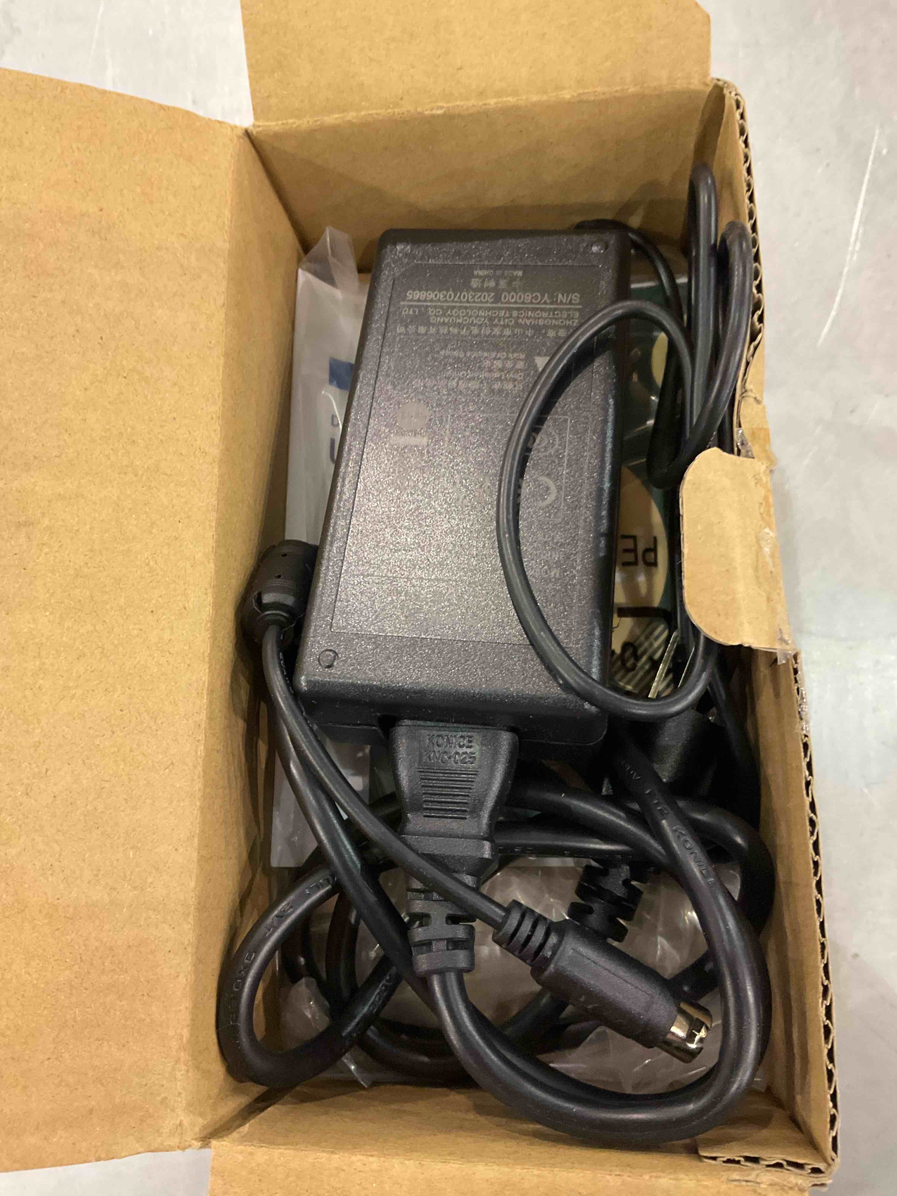 https://s3.amazonaws.com/lotting-images-prod/bidfta/EXS00764141_1700675197457.jpeg