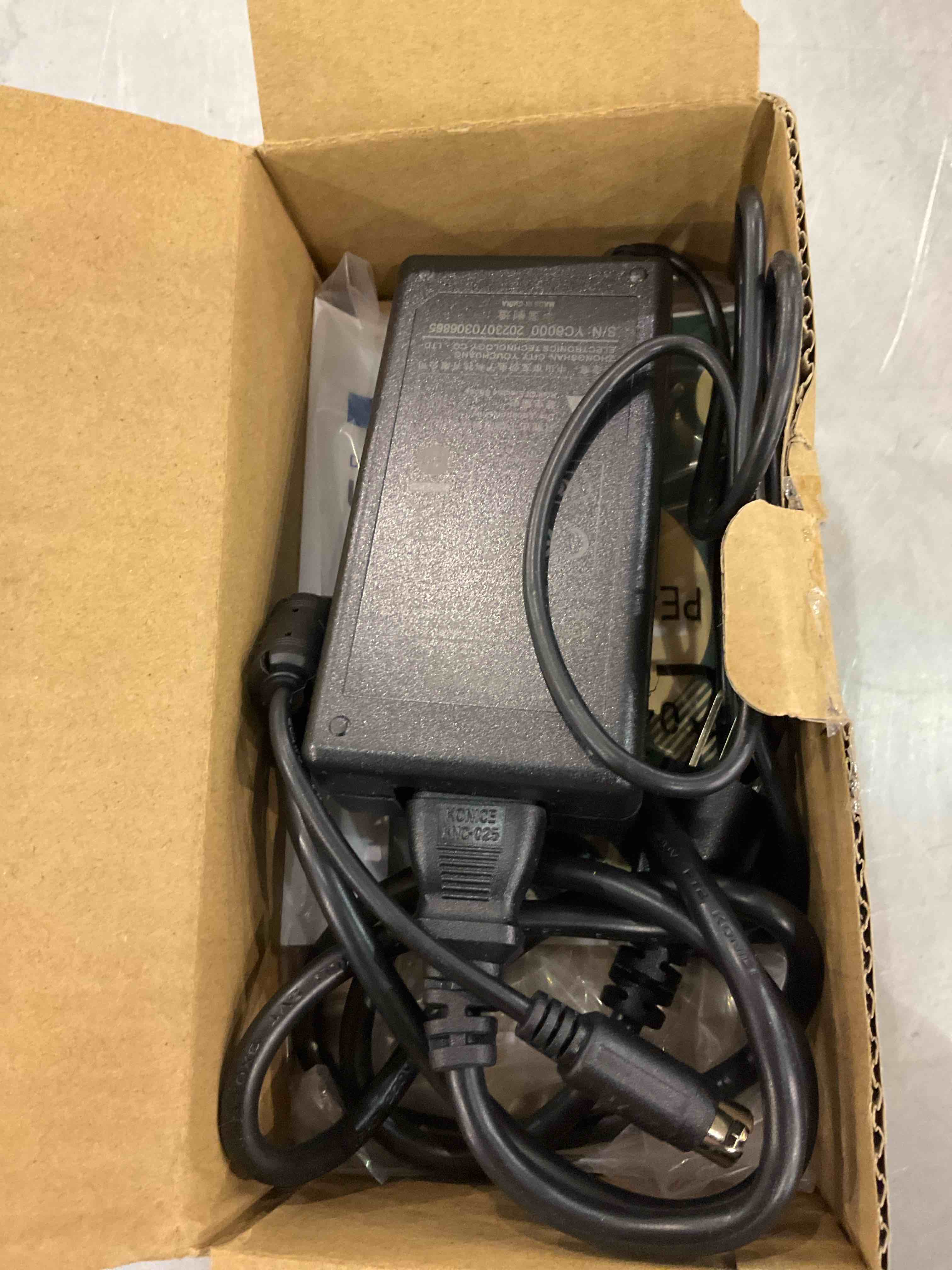 https://s3.amazonaws.com/lotting-images-prod/bidfta/EXS00764141_1700675198547.jpeg
