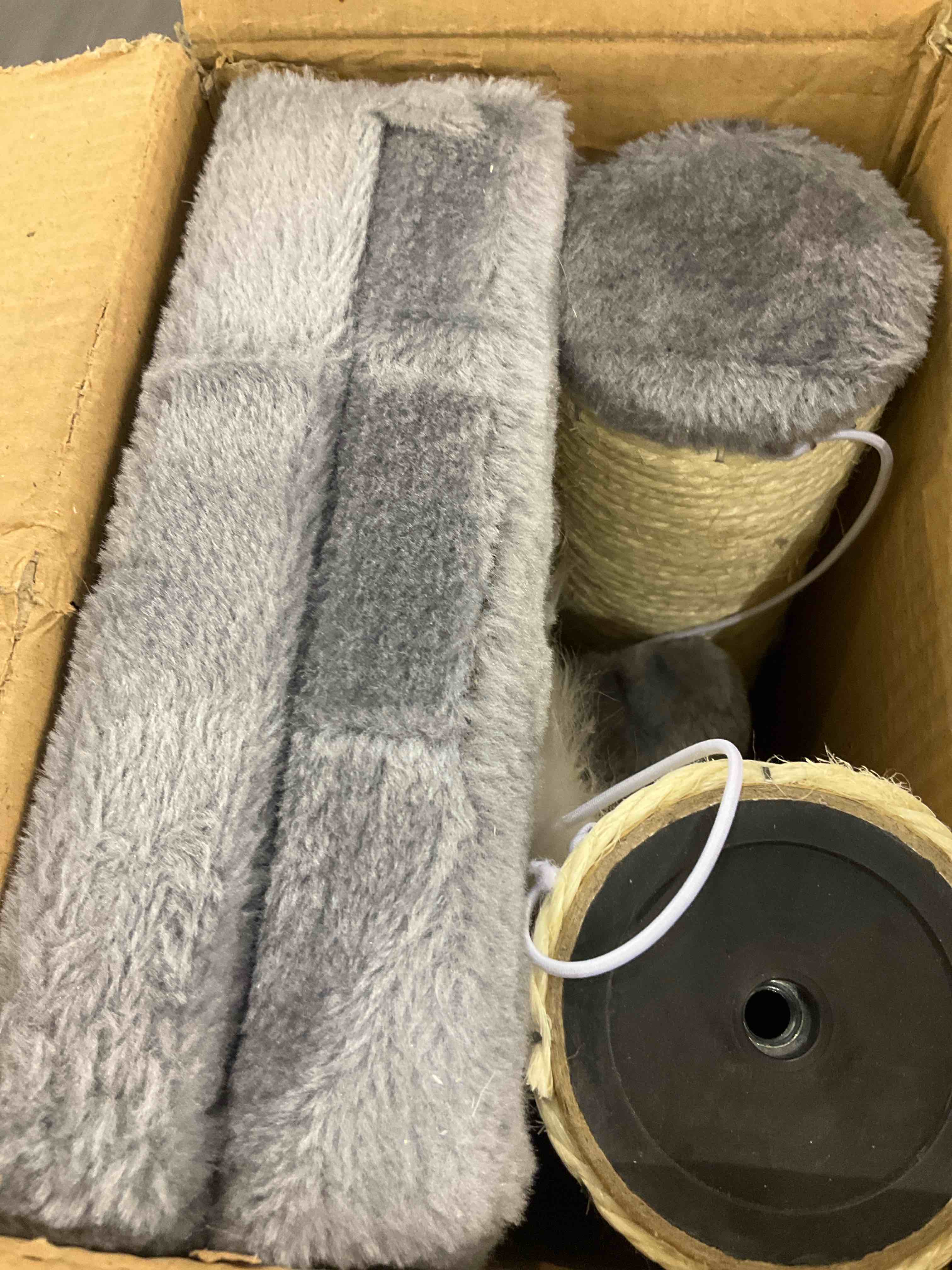 https://s3.amazonaws.com/lotting-images-prod/bidfta/EXS00764142_1700675368188.jpeg