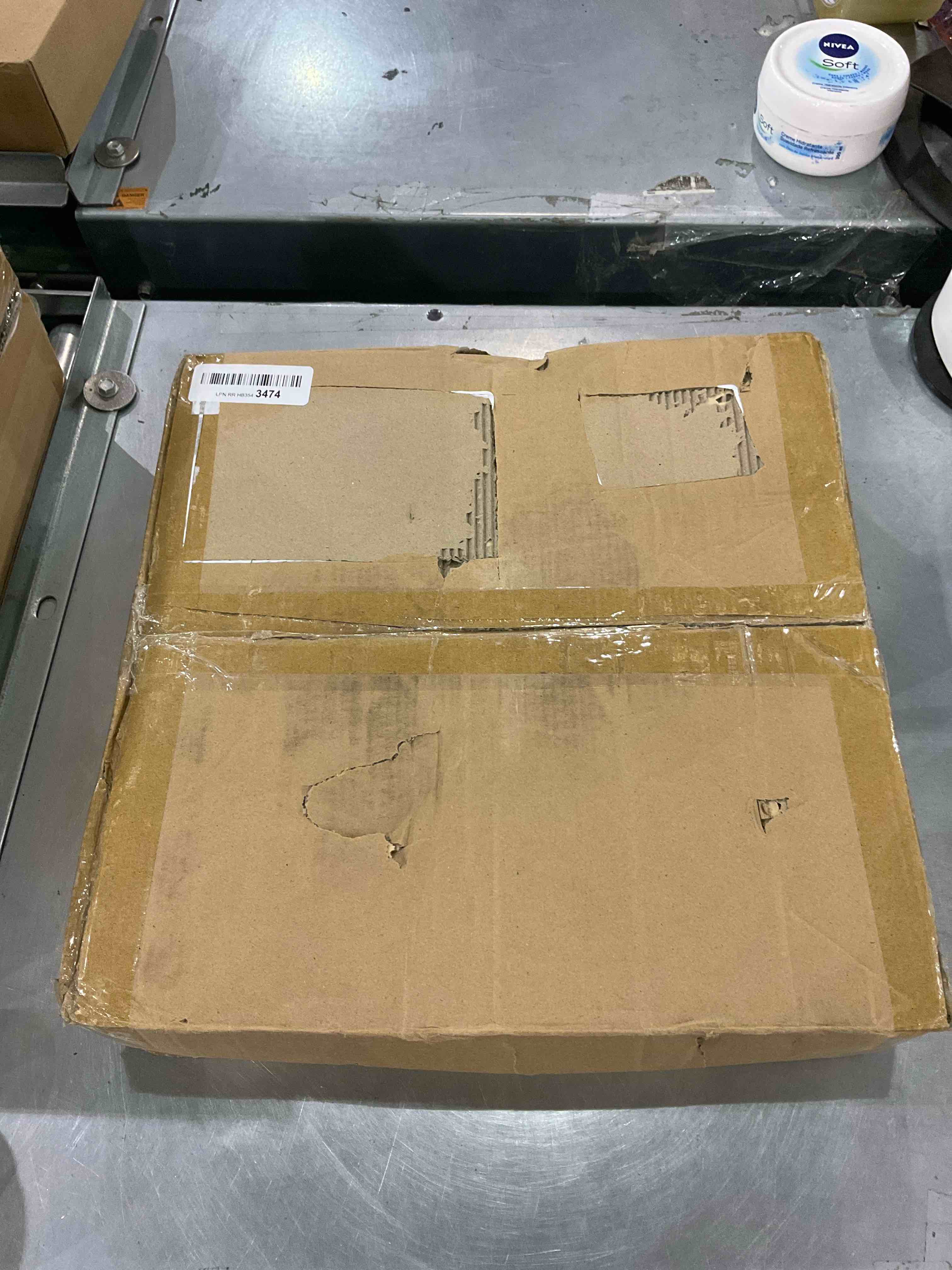 https://s3.amazonaws.com/lotting-images-prod/bidfta/EXS00765062_1700660850465.jpeg