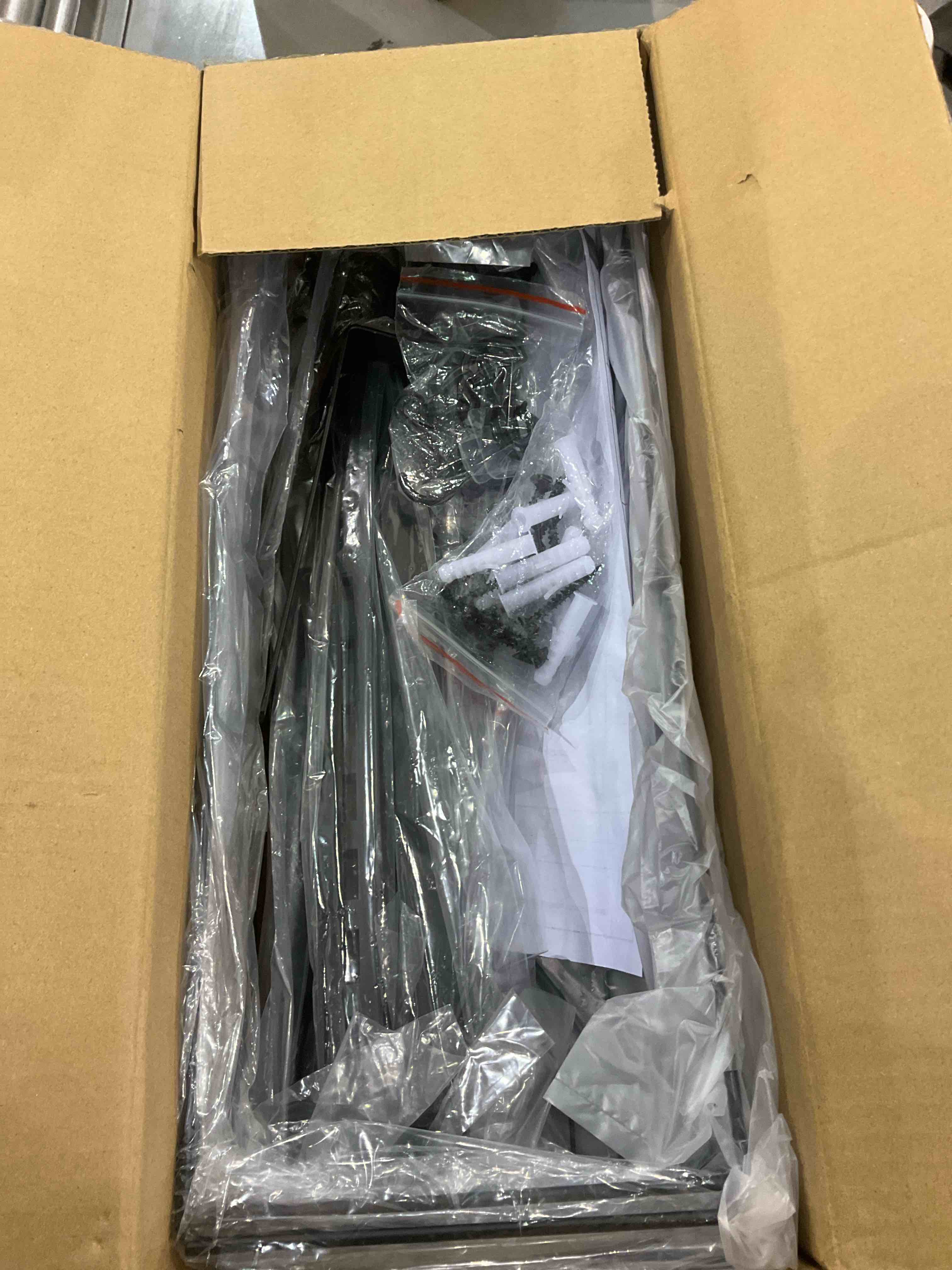 https://s3.amazonaws.com/lotting-images-prod/bidfta/EXS00765066_1700661058326.jpeg