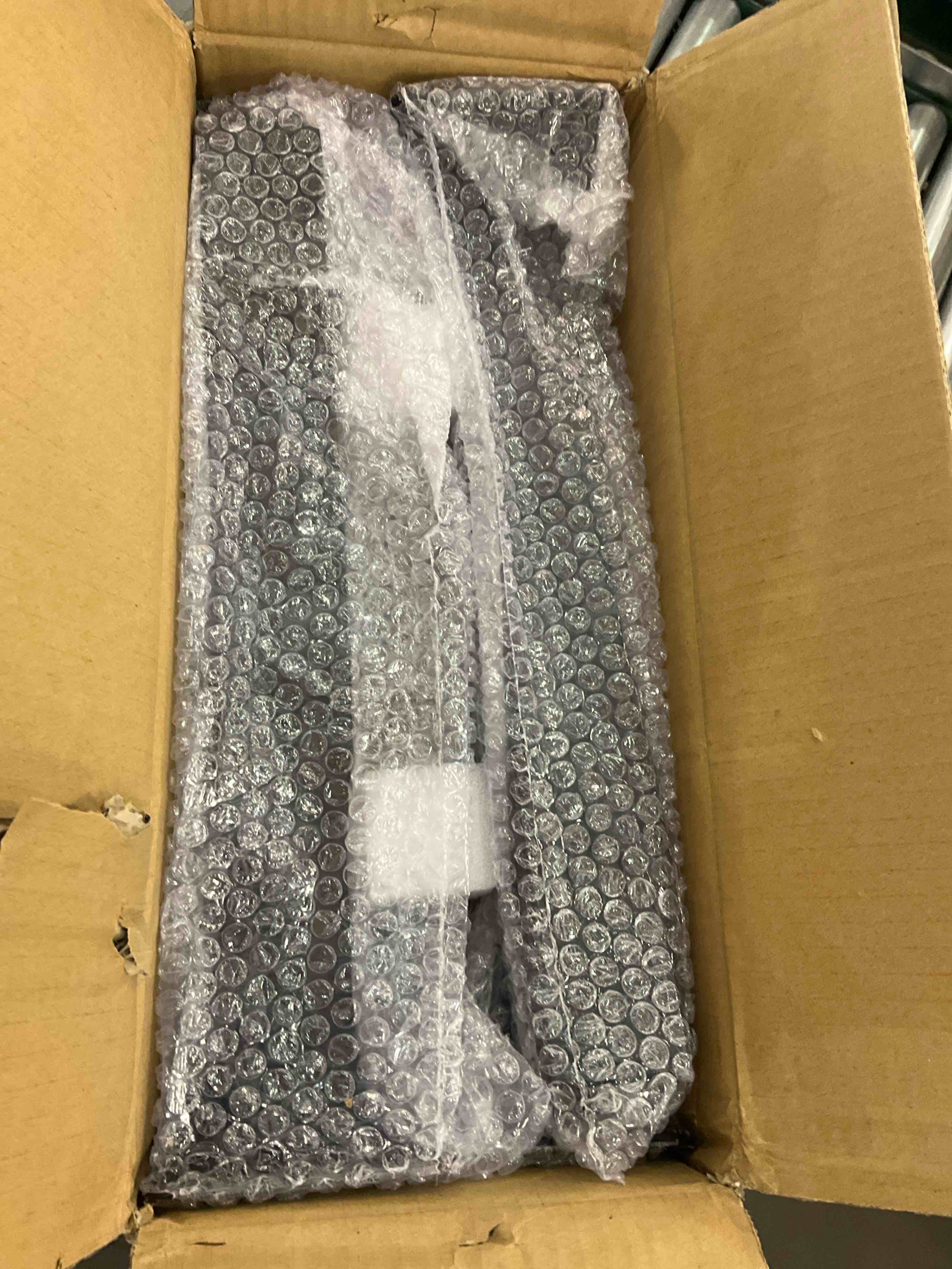 https://s3.amazonaws.com/lotting-images-prod/bidfta/EXS00765564_1700669471640.jpeg