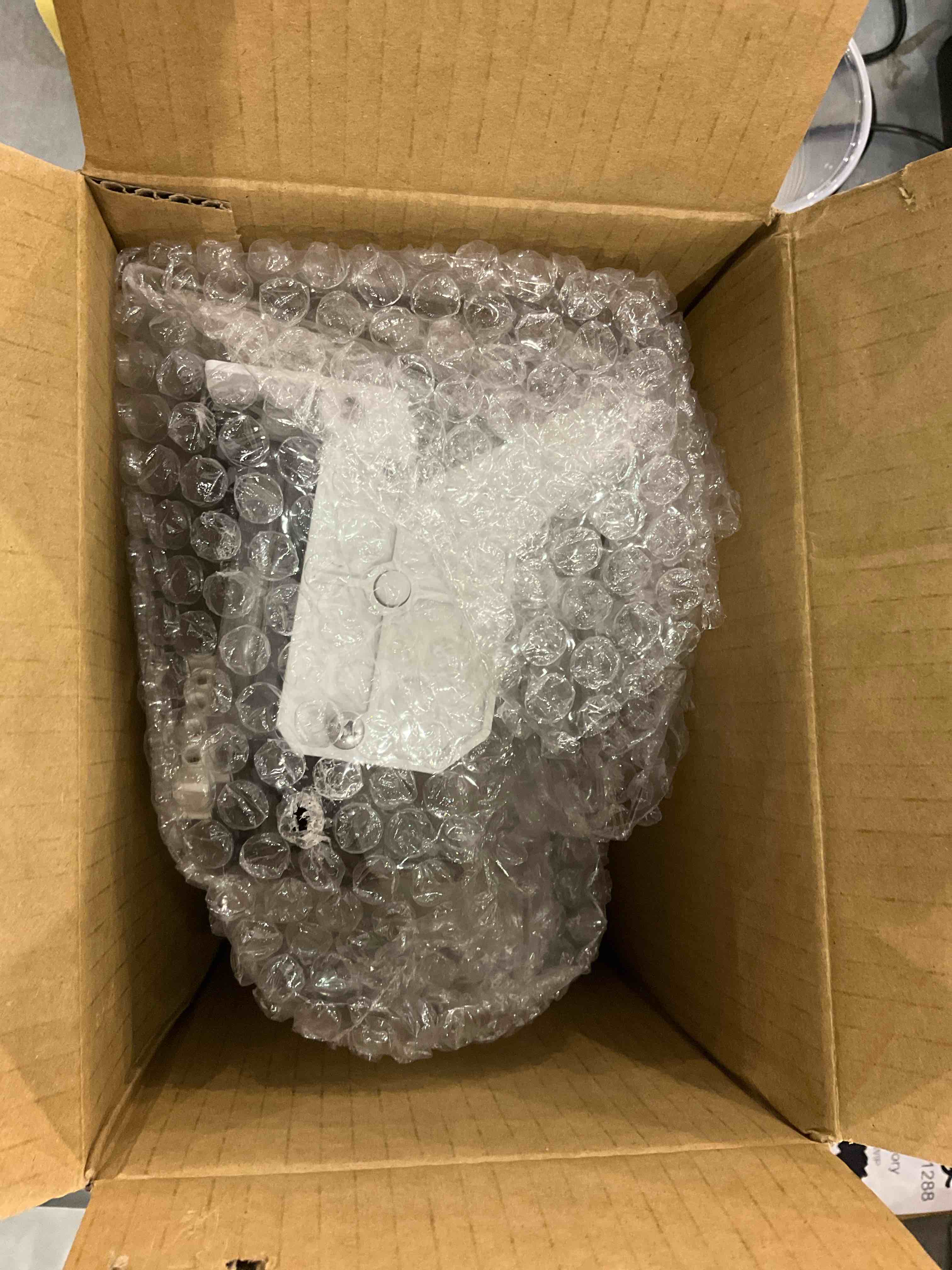 https://s3.amazonaws.com/lotting-images-prod/bidfta/EXS00765932_1701350036969.jpeg