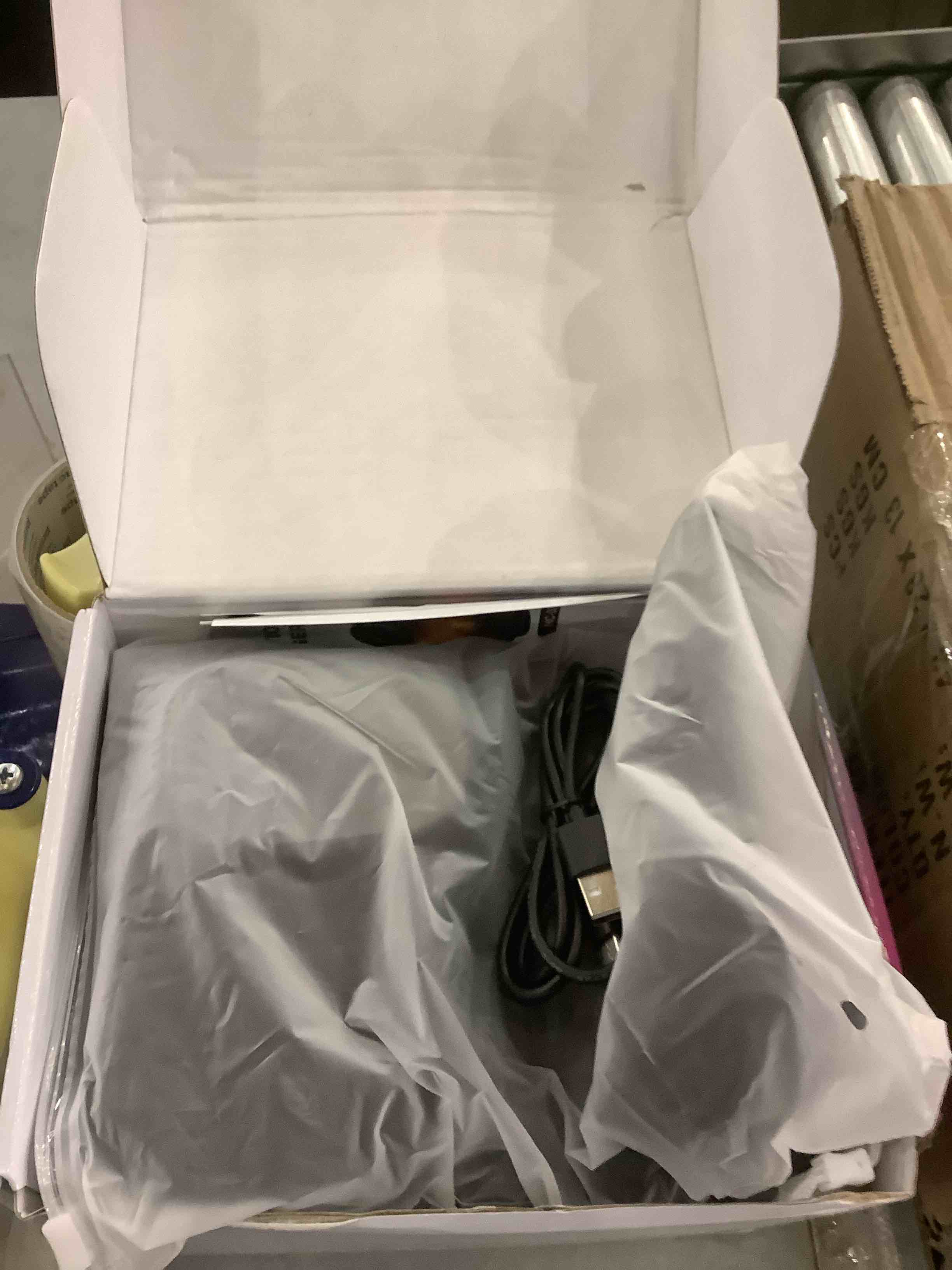 https://s3.amazonaws.com/lotting-images-prod/bidfta/EXS00766072_1701098100240.jpeg