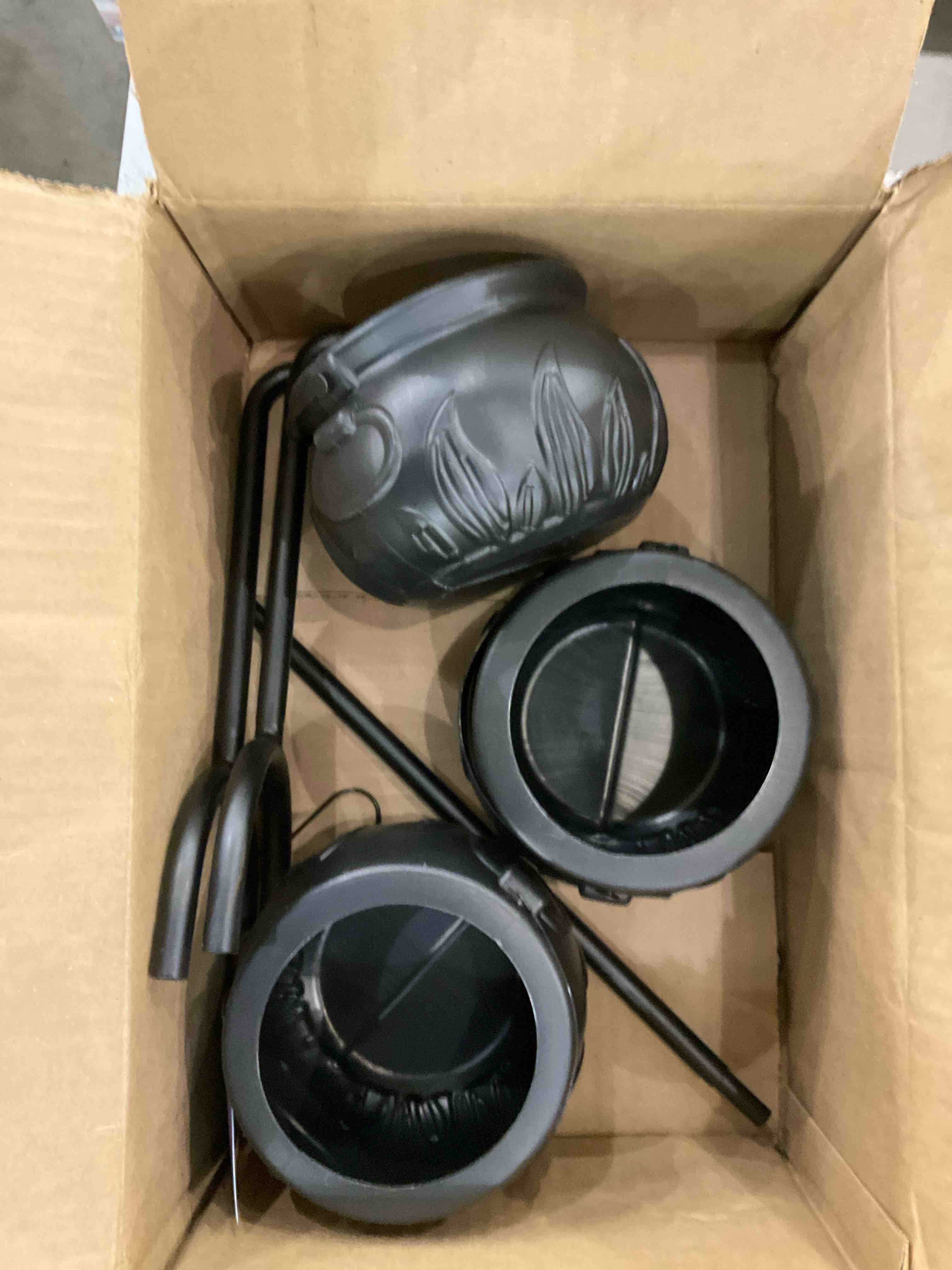 https://s3.amazonaws.com/lotting-images-prod/bidfta/EXS00768279_1702043555620.jpeg