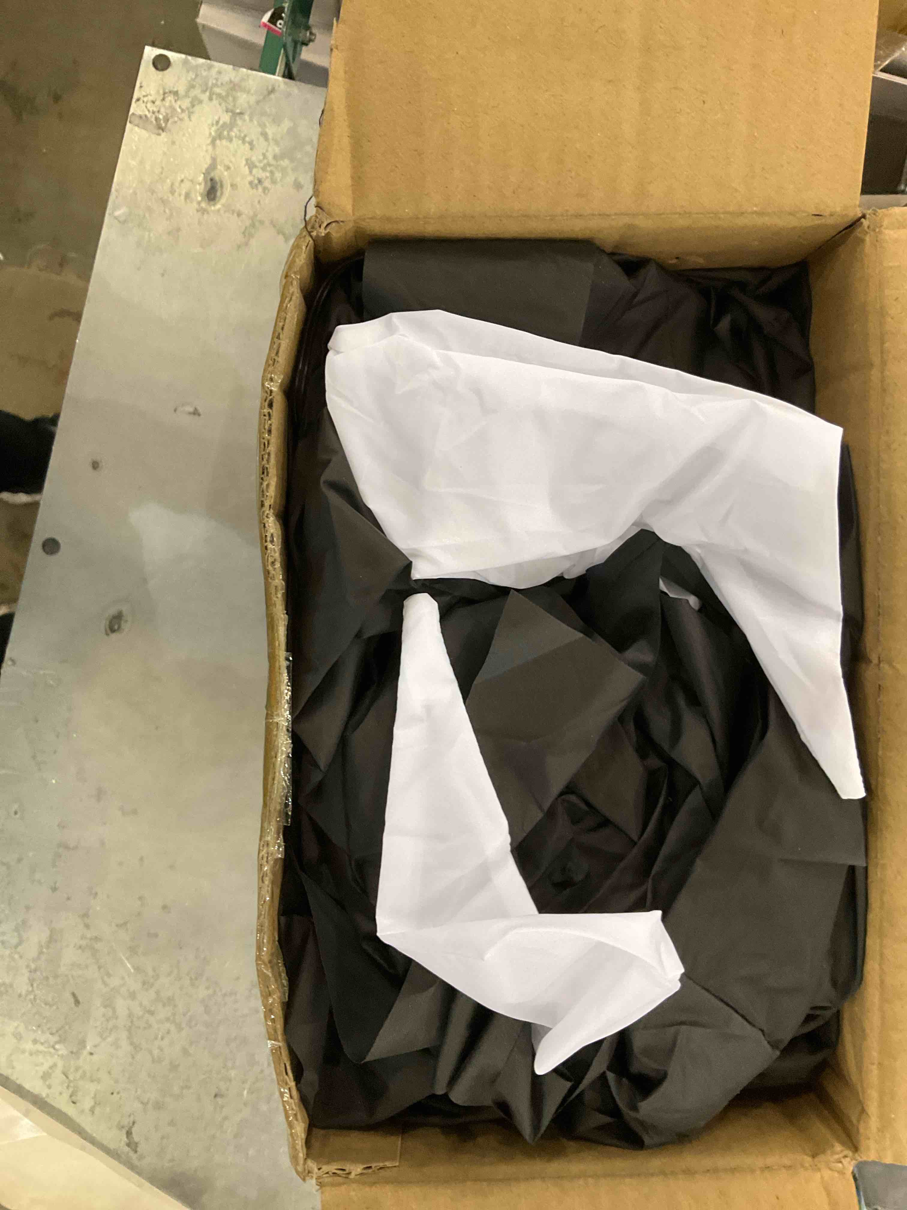 https://s3.amazonaws.com/lotting-images-prod/bidfta/EXS00768346_1702049137214.jpeg