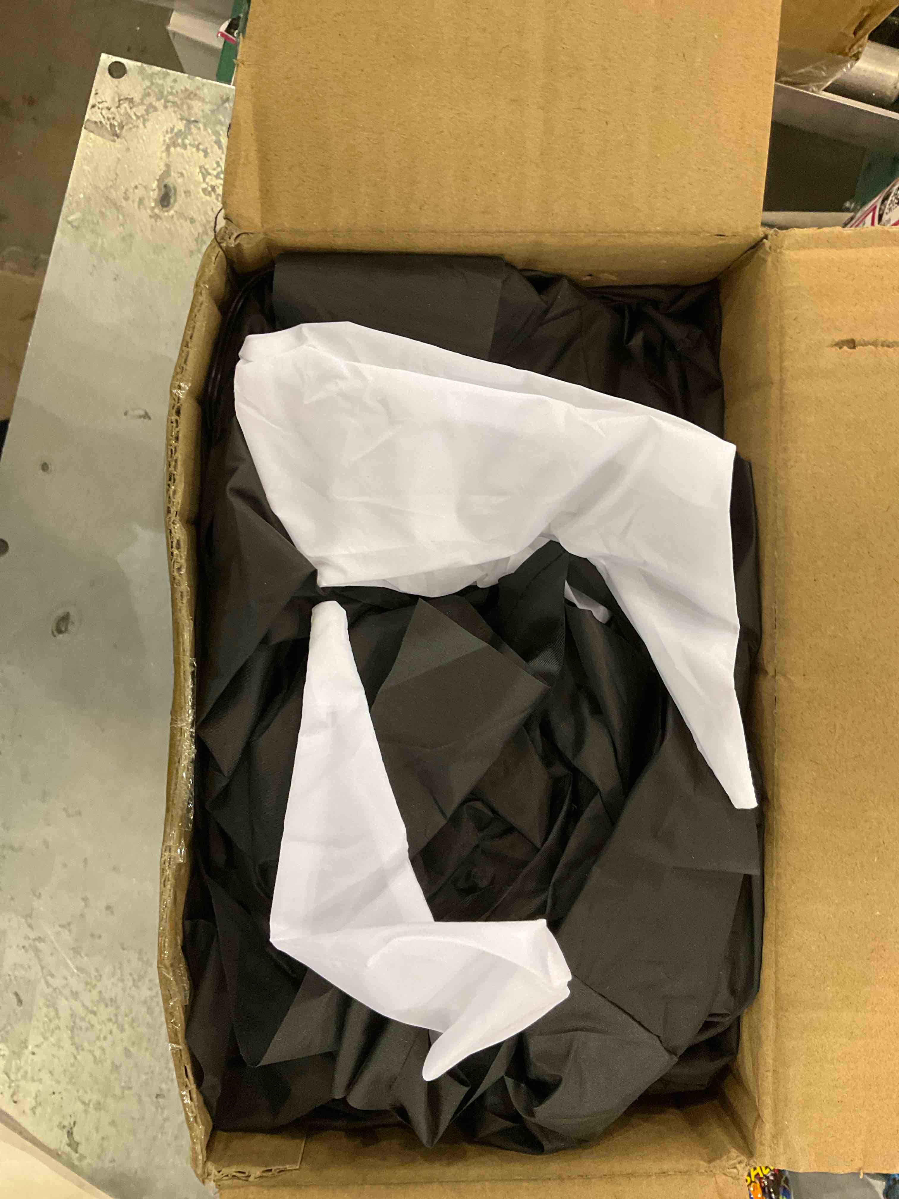 https://s3.amazonaws.com/lotting-images-prod/bidfta/EXS00768346_1702049139331.jpeg