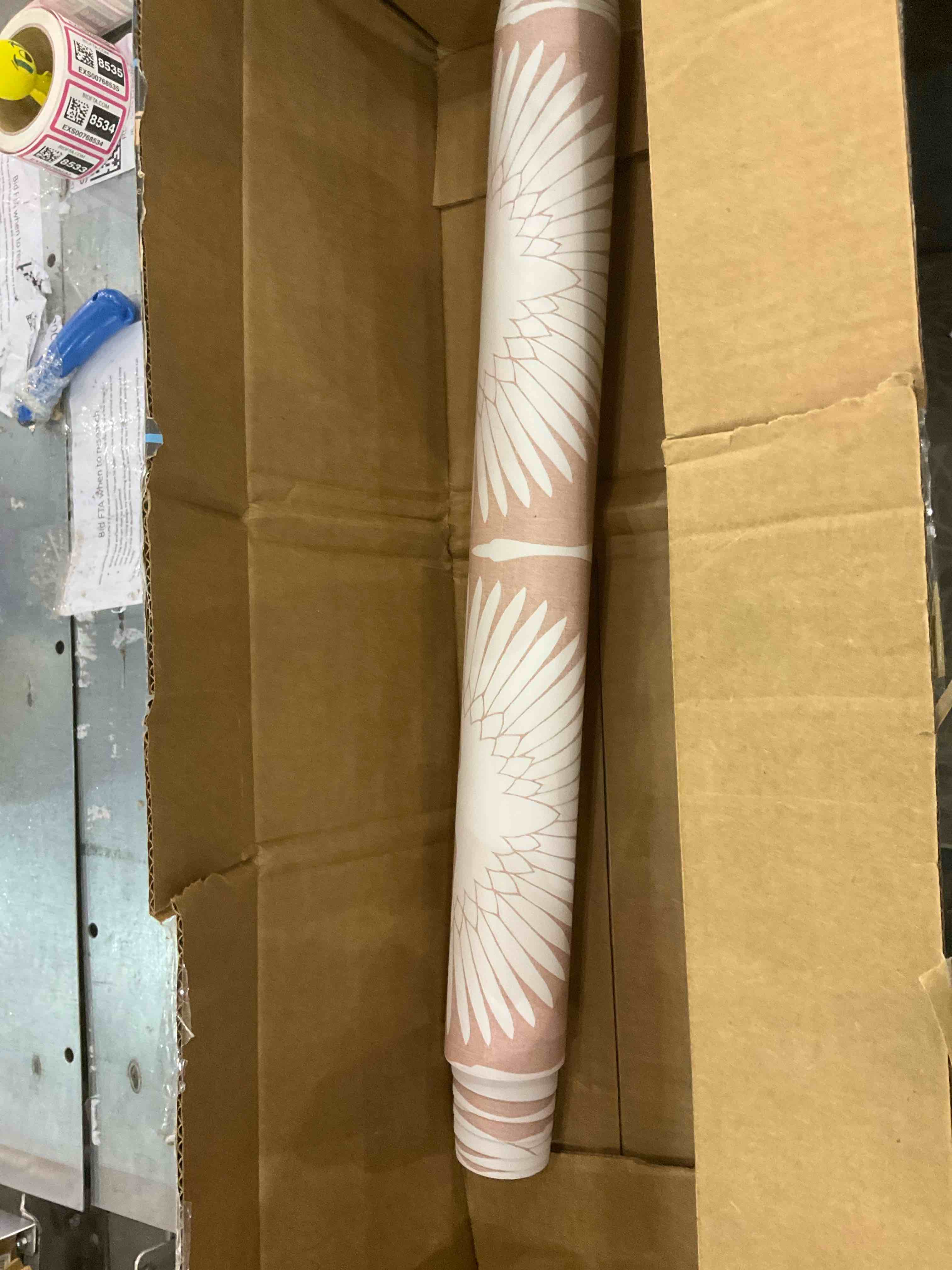 https://s3.amazonaws.com/lotting-images-prod/bidfta/EXS00768512_1700583942183.jpeg