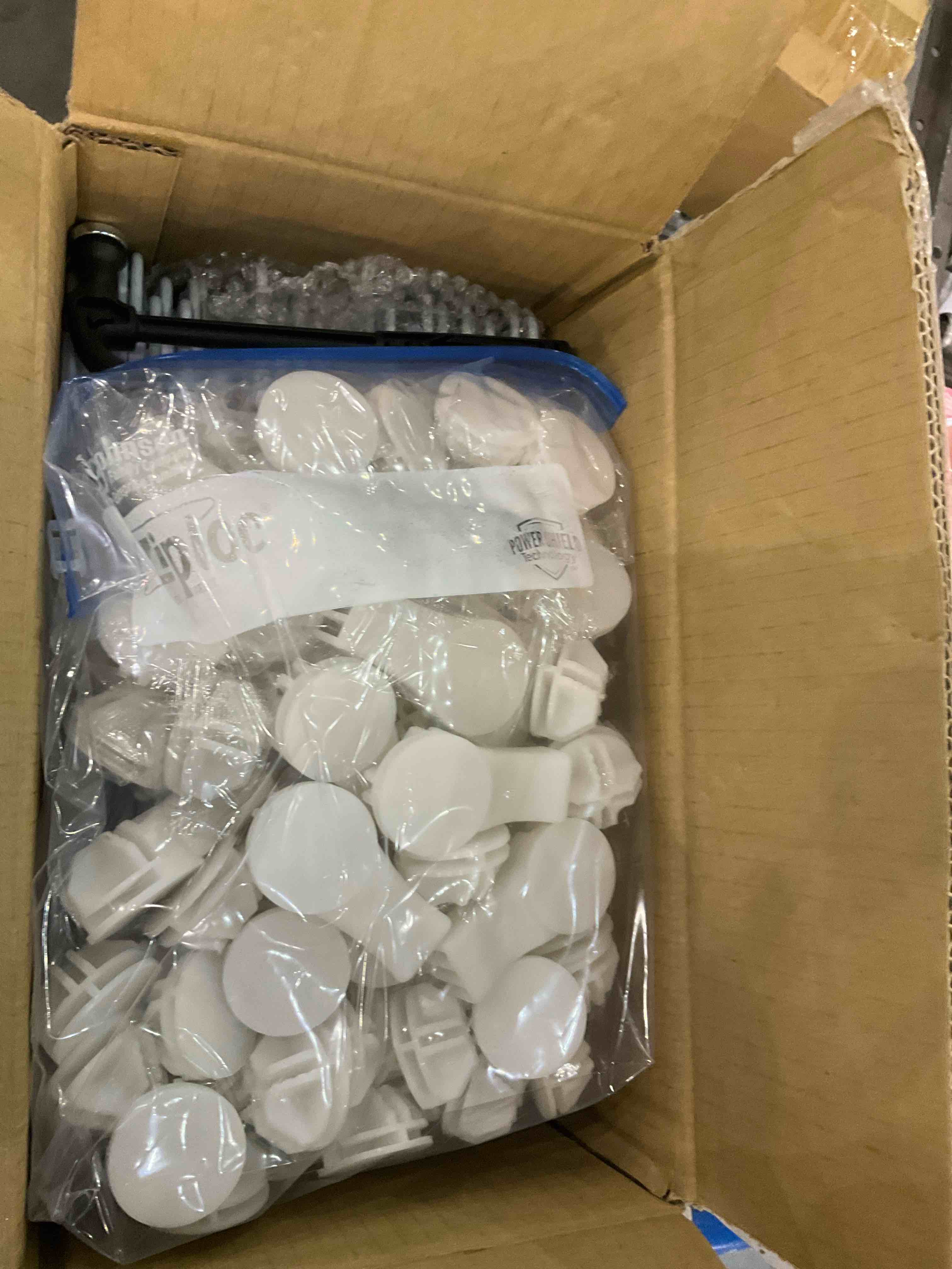 https://s3.amazonaws.com/lotting-images-prod/bidfta/EXS00768669_1700657757370.jpeg