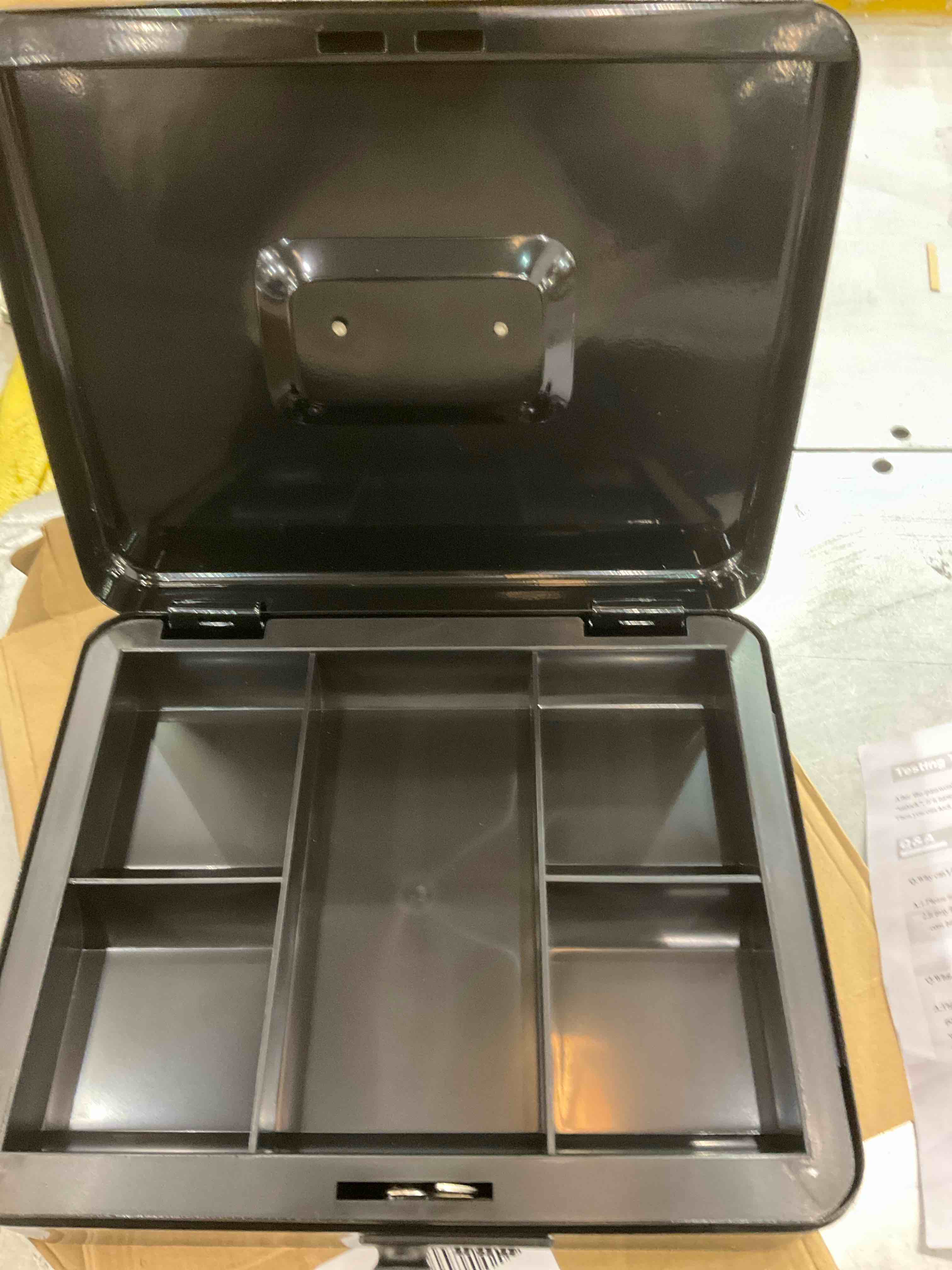 https://s3.amazonaws.com/lotting-images-prod/bidfta/EXS00769770_1705938212916.jpeg
