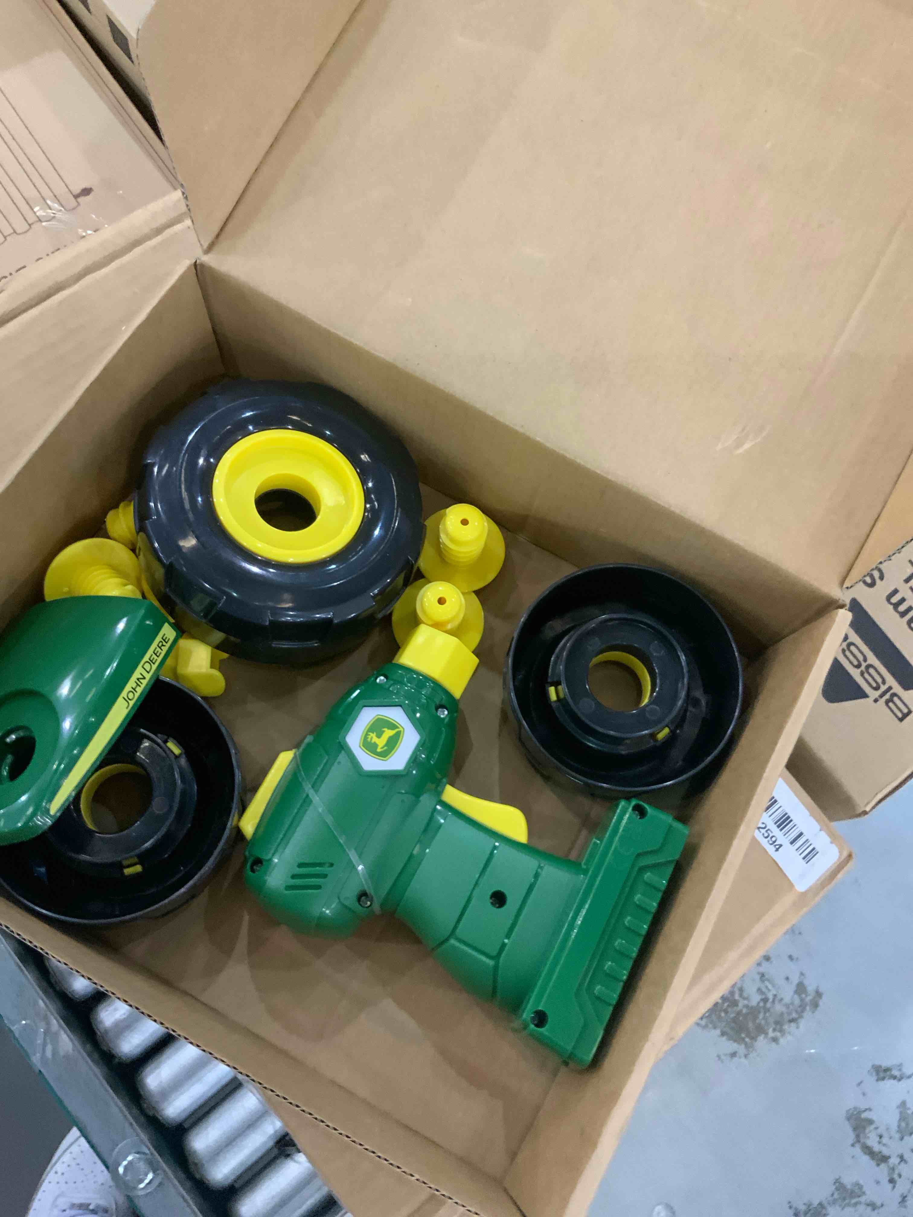 https://s3.amazonaws.com/lotting-images-prod/bidfta/EXS00770922_1701789105190.jpeg