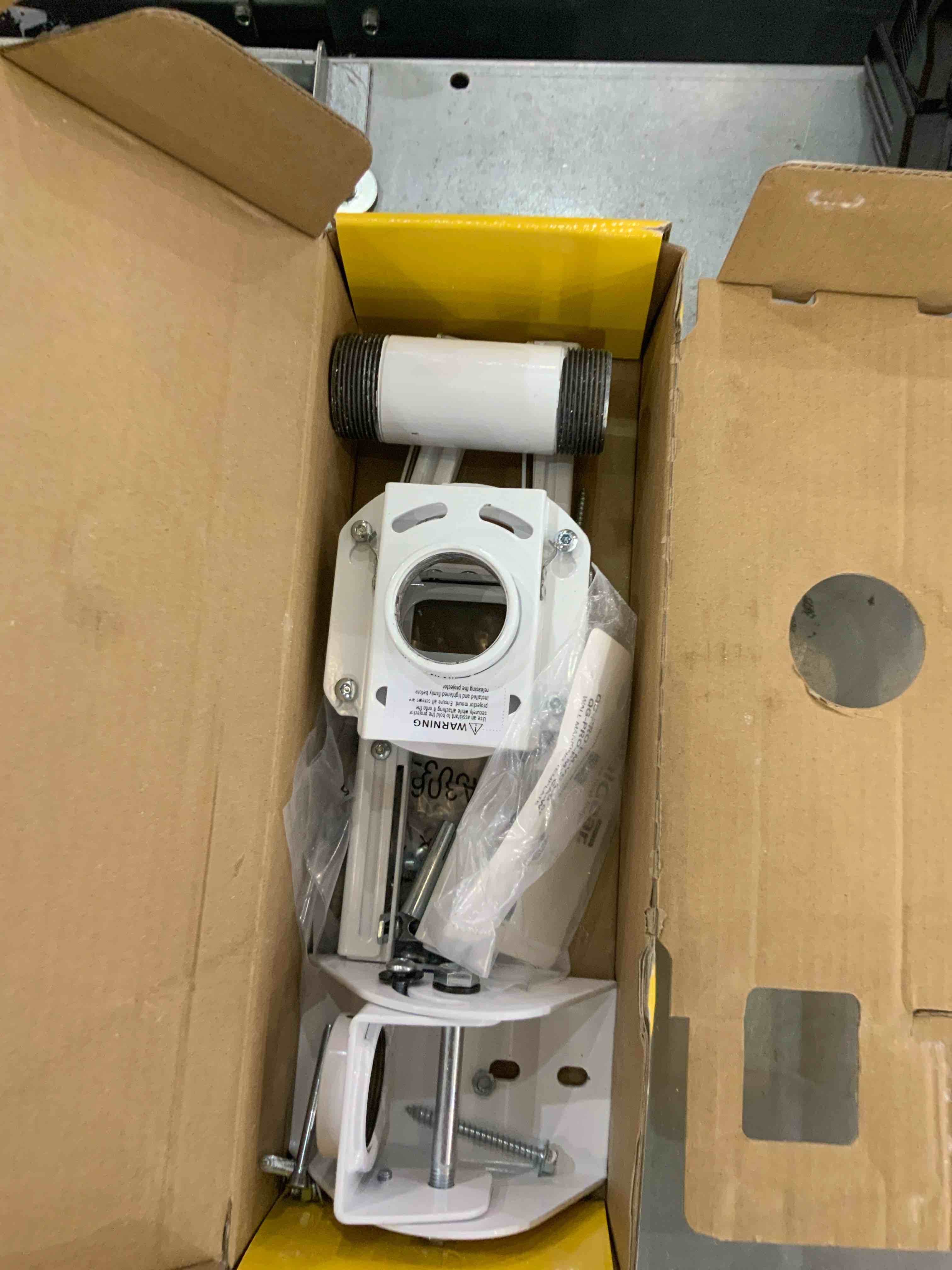 https://s3.amazonaws.com/lotting-images-prod/bidfta/EXS00770934_1701790436001.jpeg