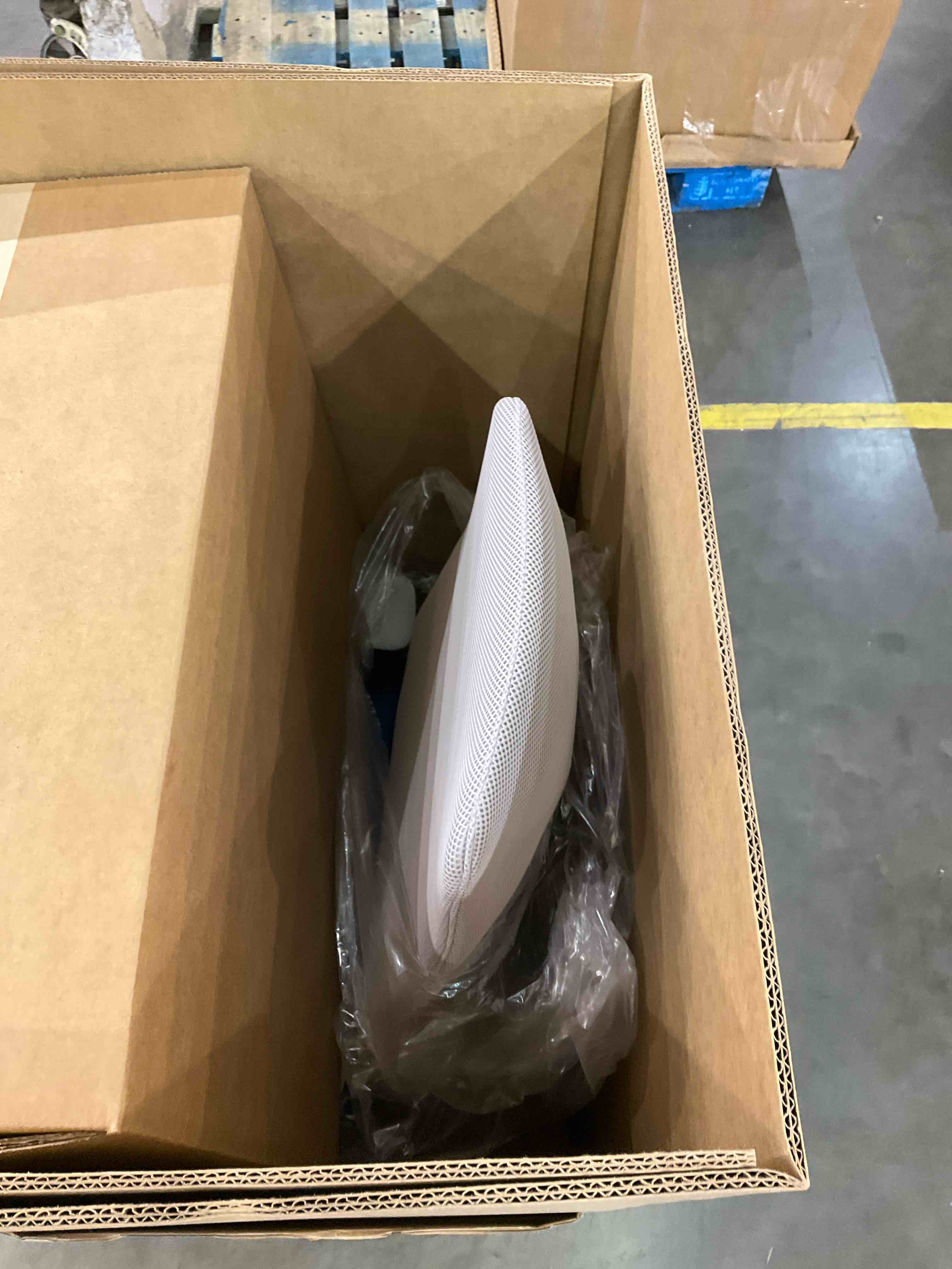 https://s3.amazonaws.com/lotting-images-prod/bidfta/EXS00771224_1701714266021.jpeg