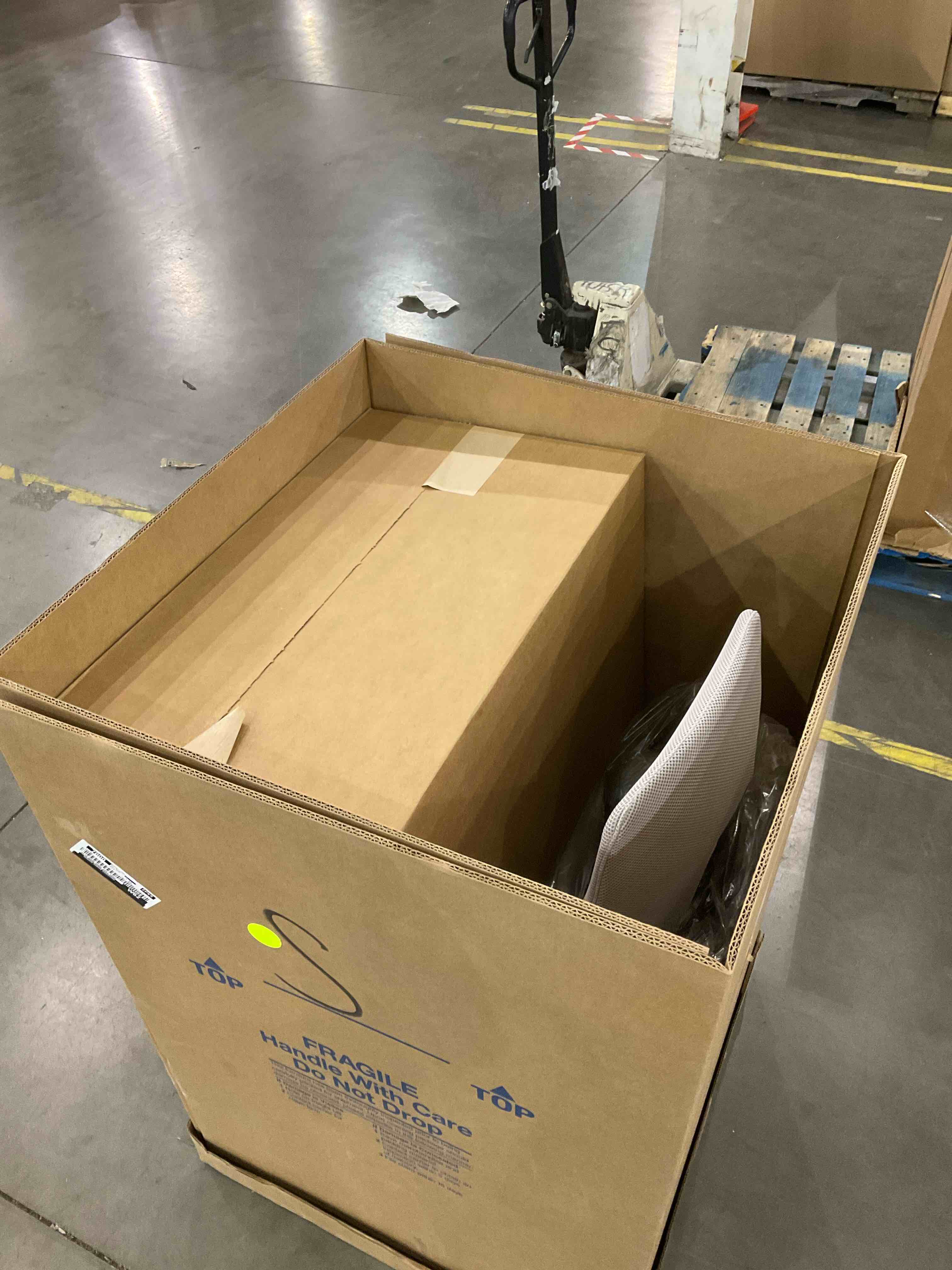 https://s3.amazonaws.com/lotting-images-prod/bidfta/EXS00771224_1701714270615.jpeg