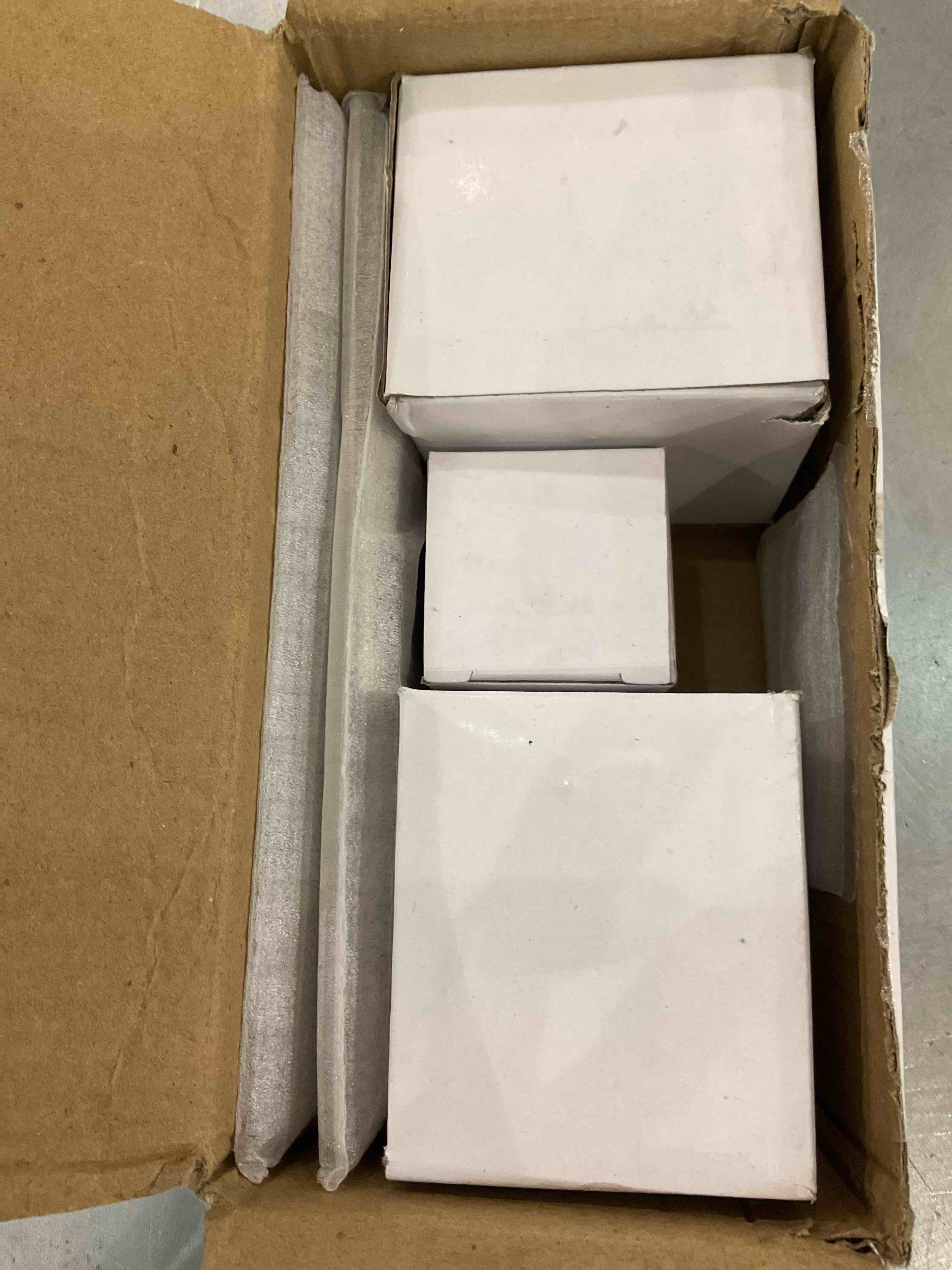https://s3.amazonaws.com/lotting-images-prod/bidfta/EXS00771565_1701965871193.jpeg