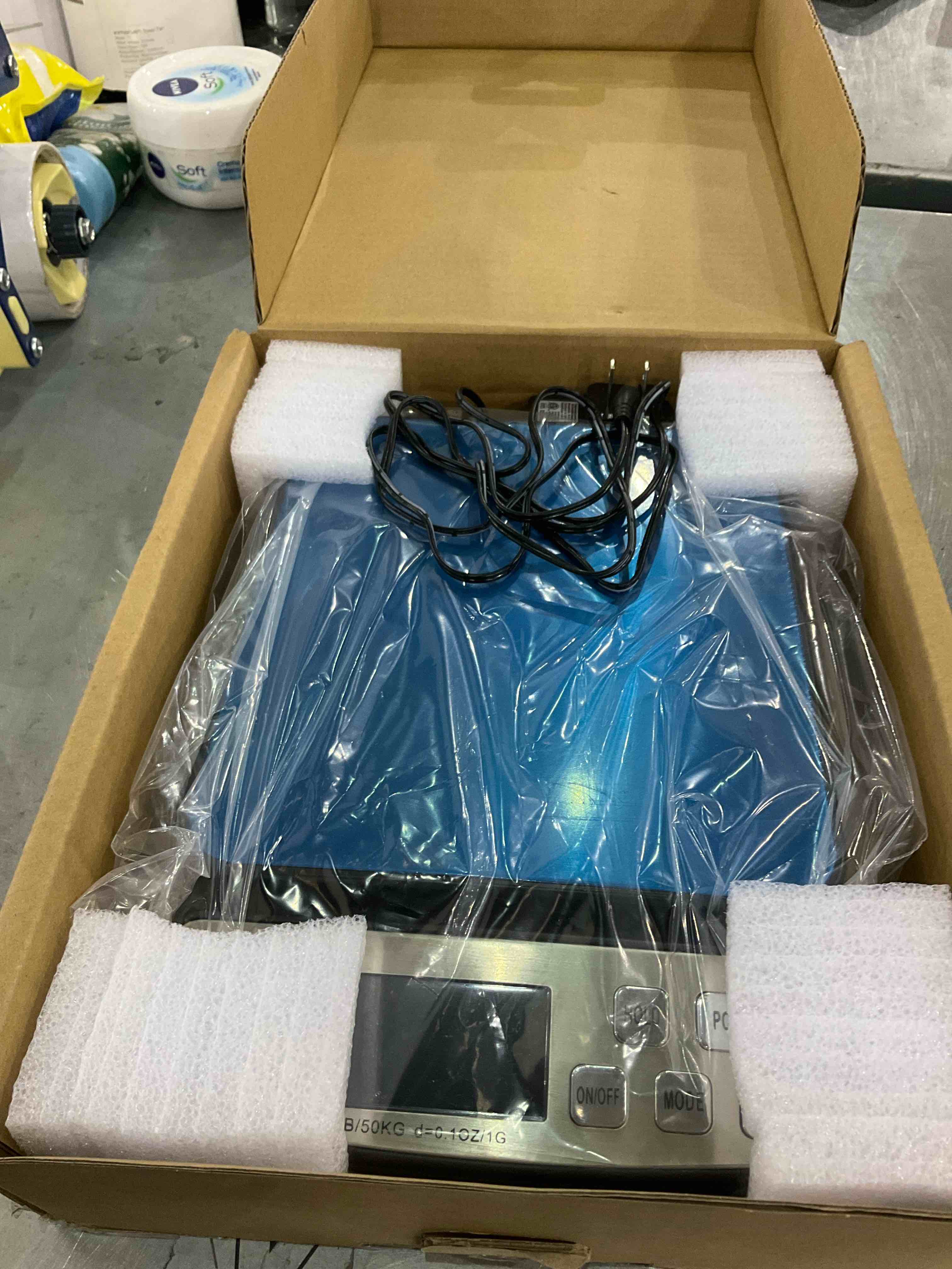 https://s3.amazonaws.com/lotting-images-prod/bidfta/EXS00772937_1701459230953.jpeg