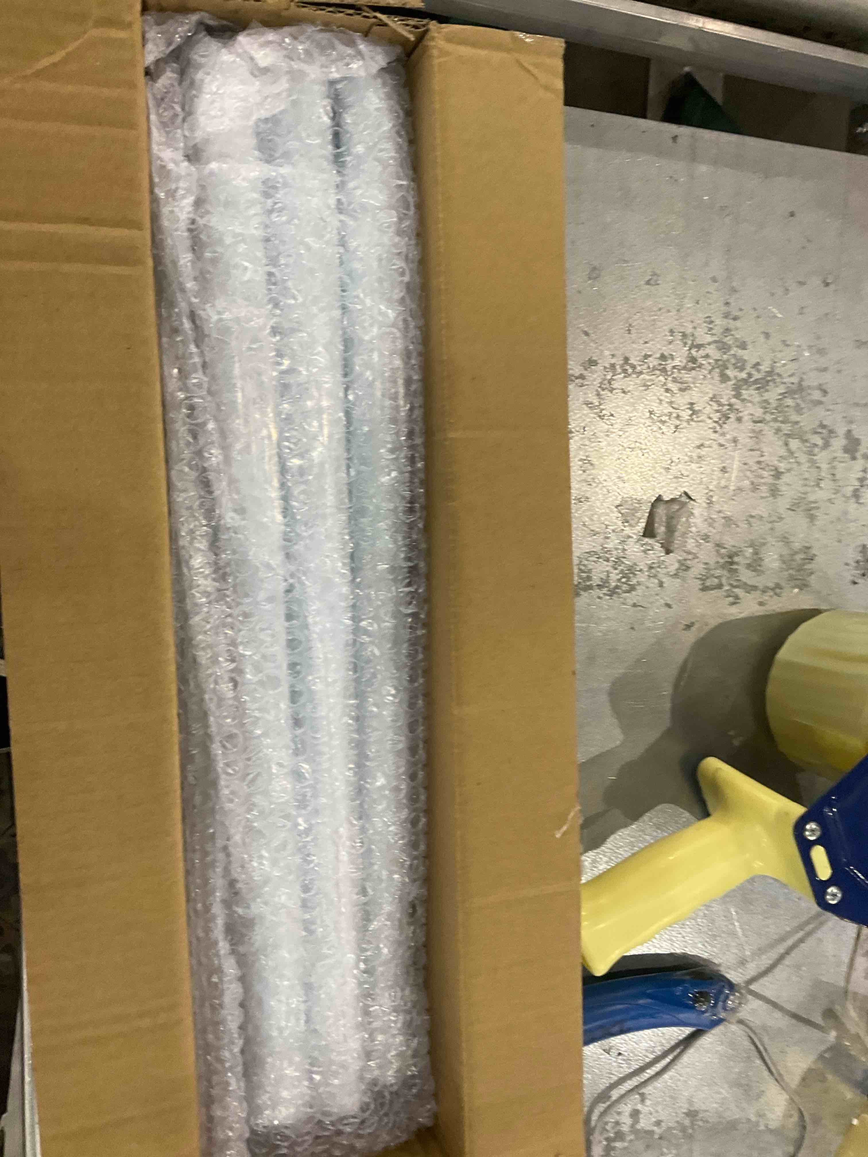 https://s3.amazonaws.com/lotting-images-prod/bidfta/EXS00773436_1701434383868.jpeg