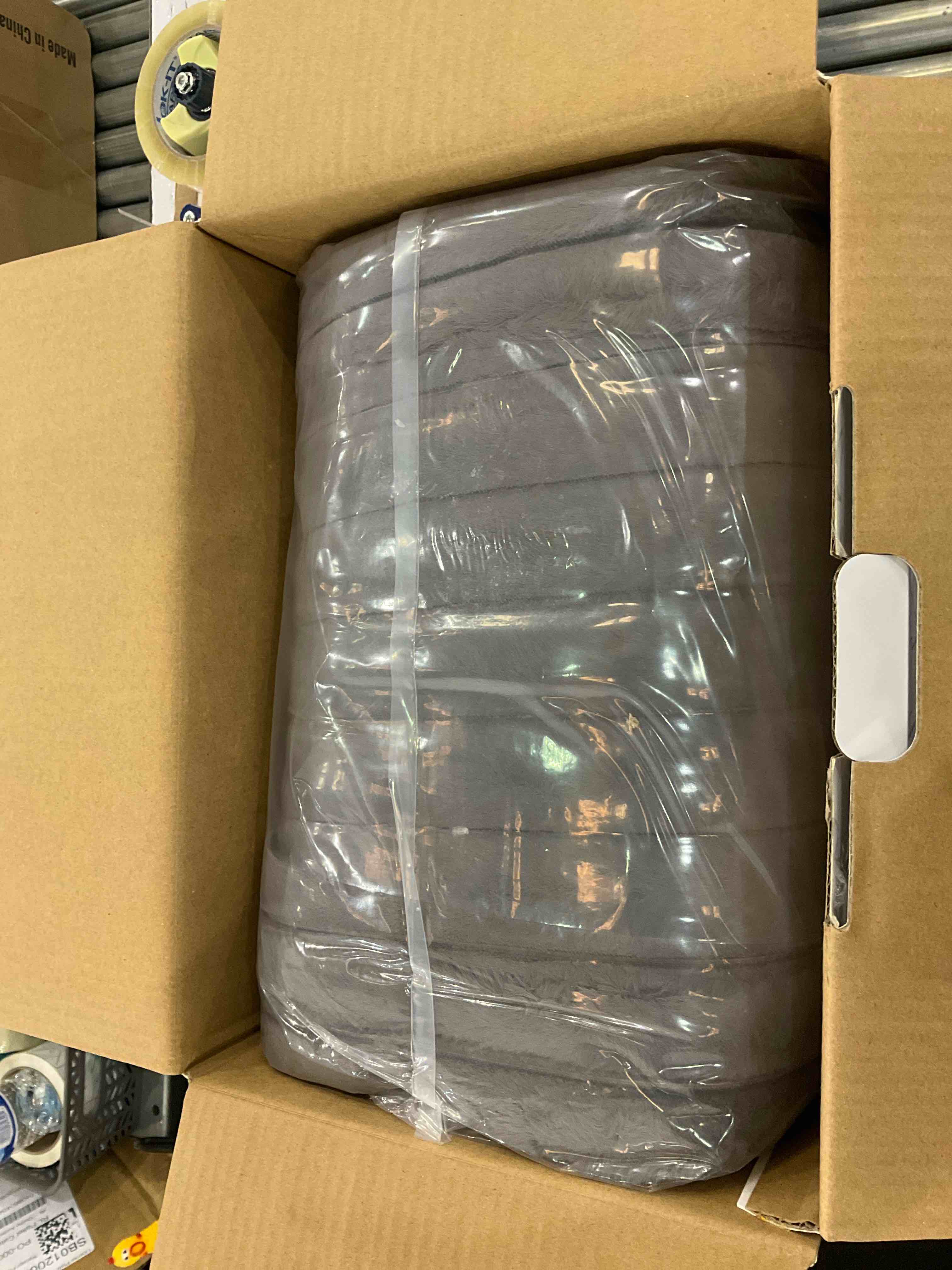 https://s3.amazonaws.com/lotting-images-prod/bidfta/EXS00774026_1701368855258.jpeg