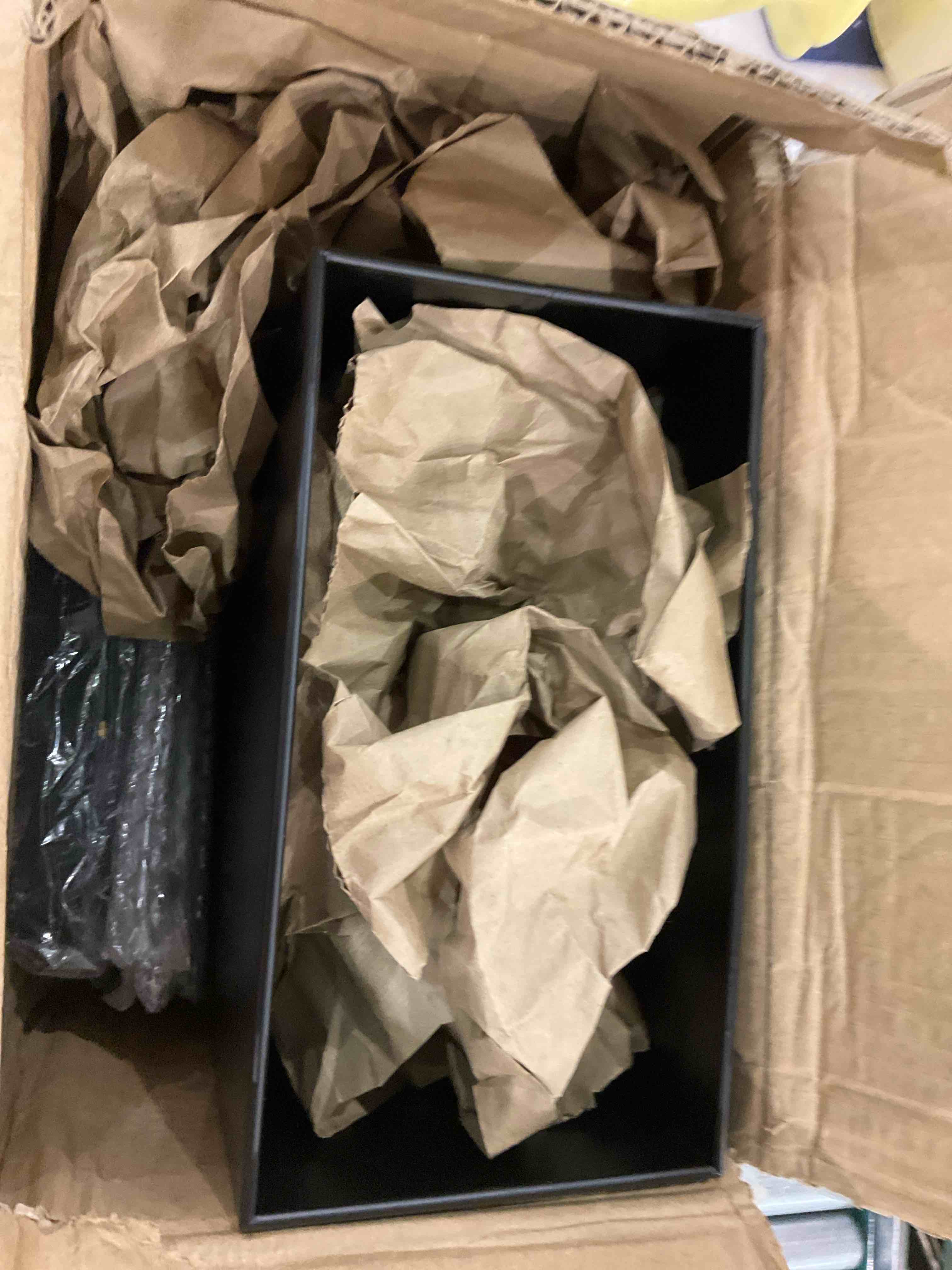 https://s3.amazonaws.com/lotting-images-prod/bidfta/EXS00774284_1701459073924.jpeg