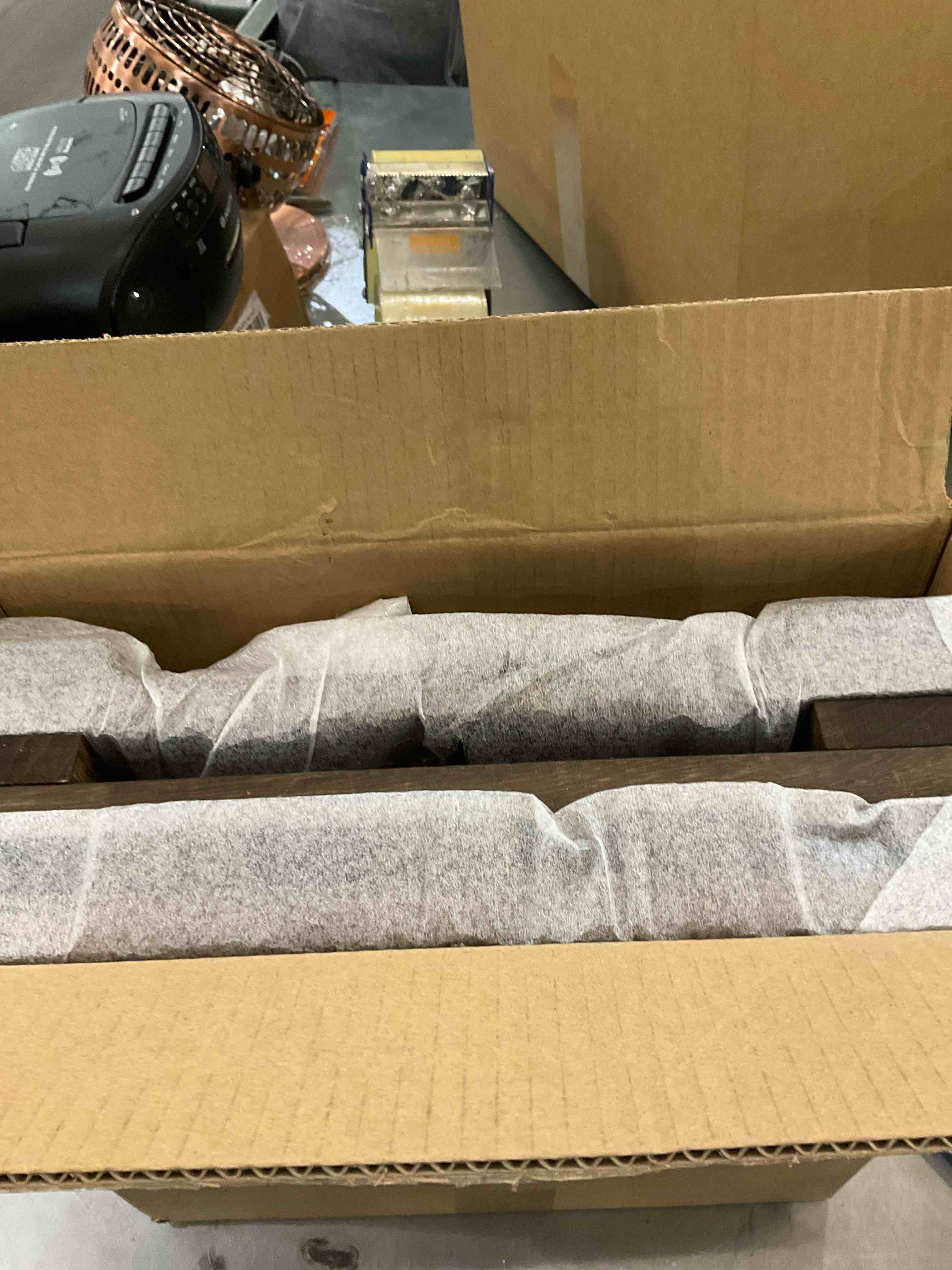 https://s3.amazonaws.com/lotting-images-prod/bidfta/EXS00774641_1701795226326.jpeg
