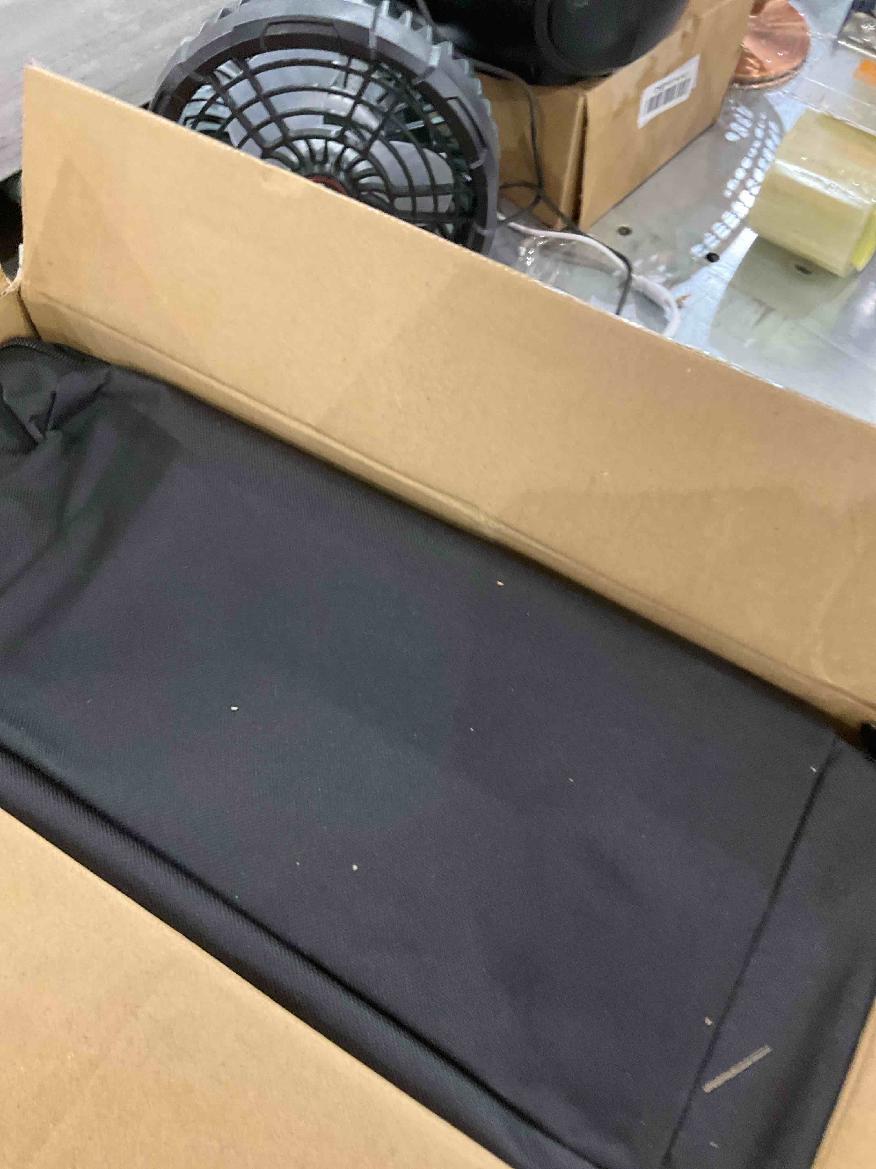 https://s3.amazonaws.com/lotting-images-prod/bidfta/EXS00774824_1701893144747.jpeg