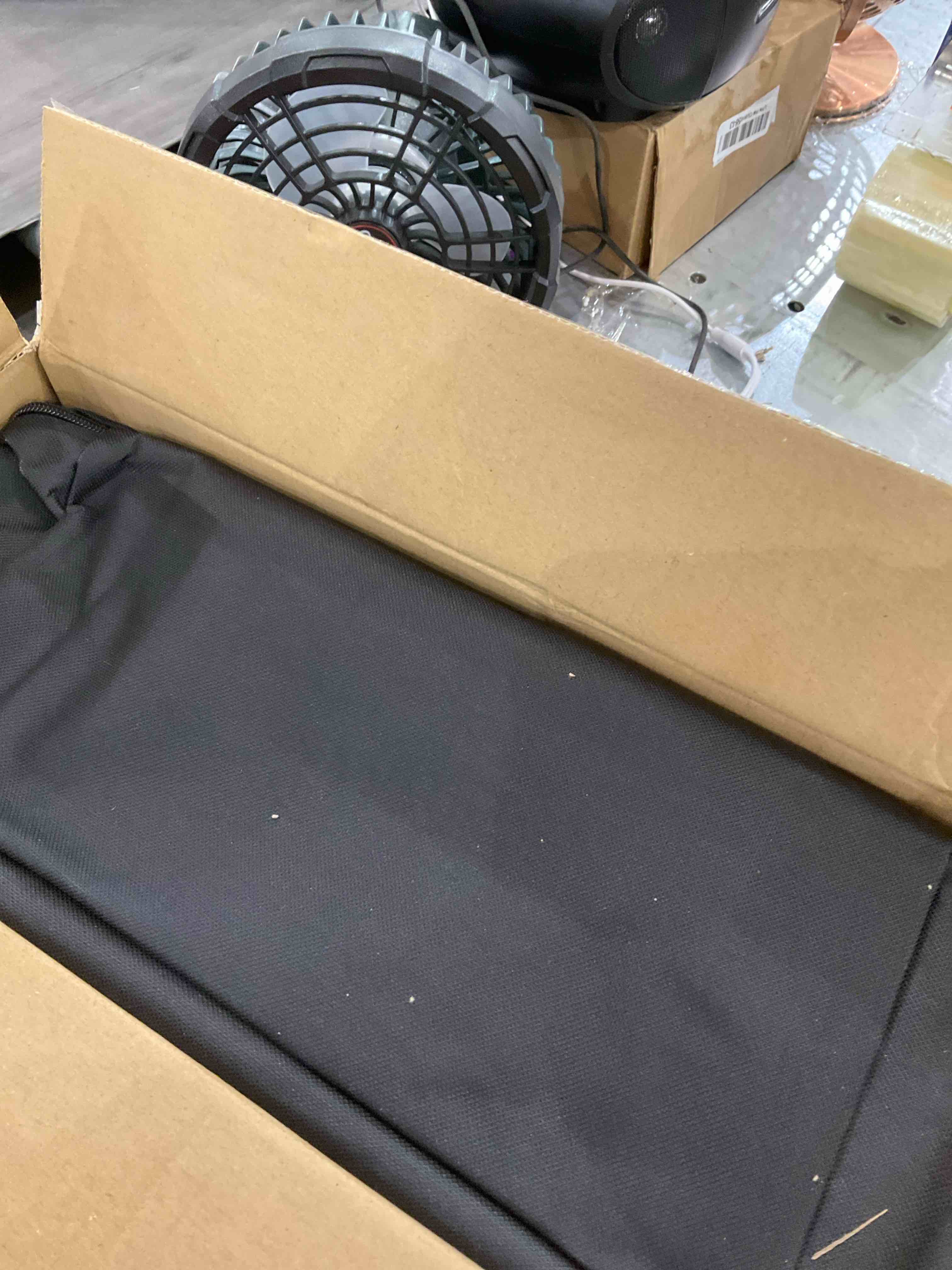 https://s3.amazonaws.com/lotting-images-prod/bidfta/EXS00774824_1701893145865.jpeg