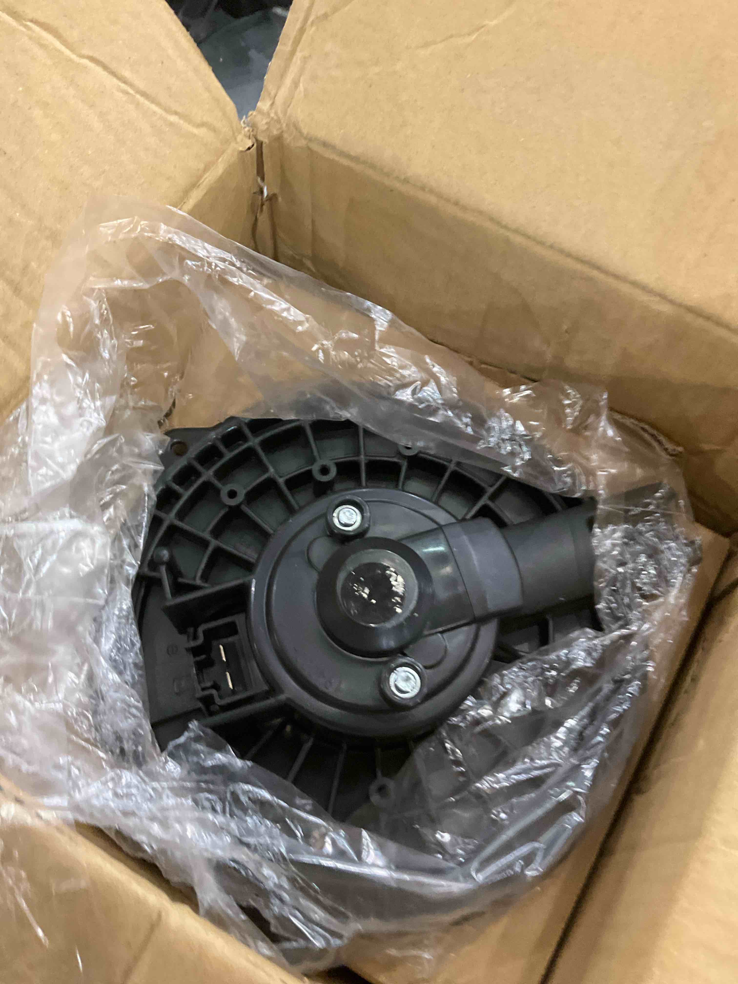 https://s3.amazonaws.com/lotting-images-prod/bidfta/EXS00774879_1701960130496.jpeg