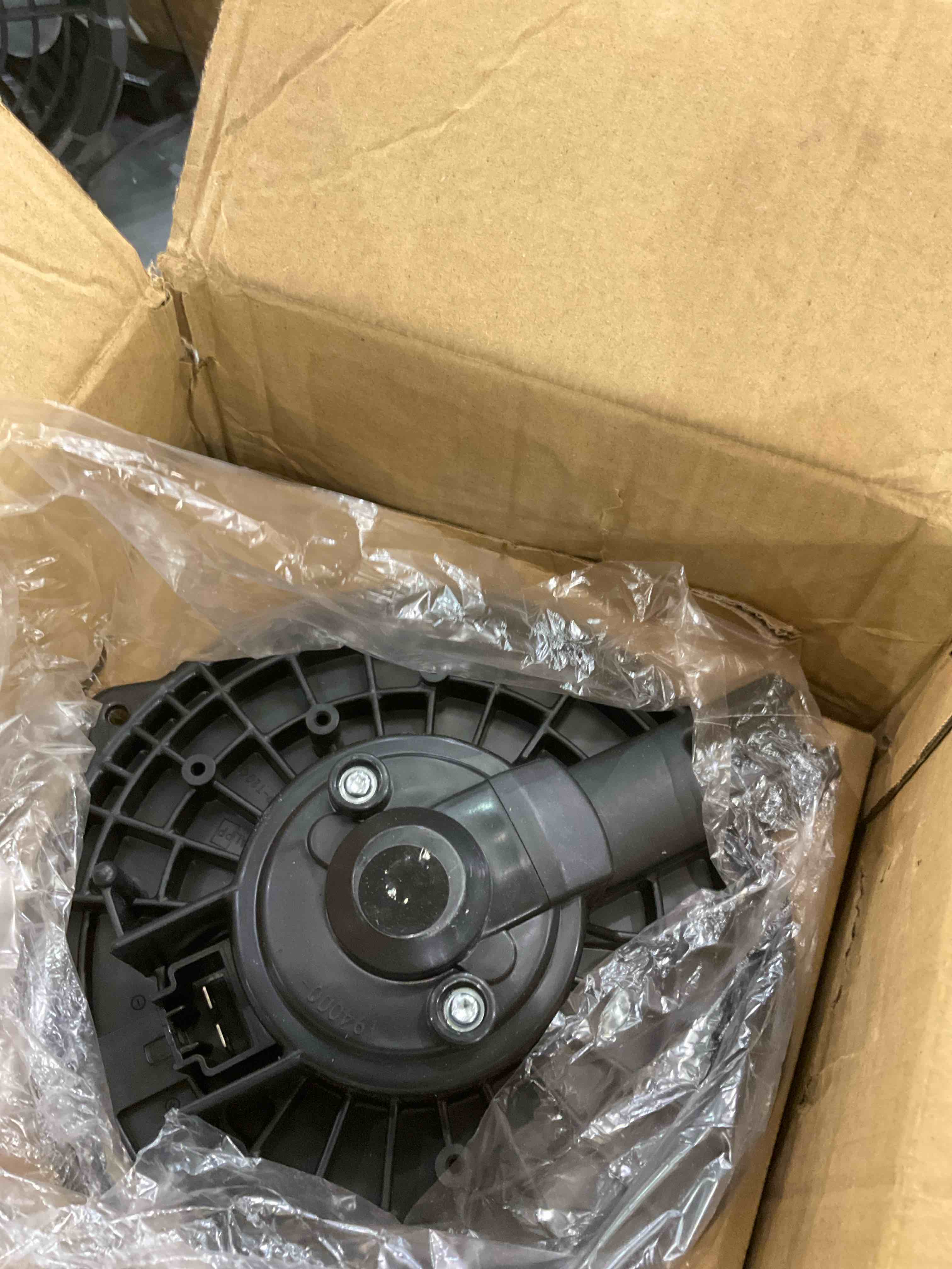 https://s3.amazonaws.com/lotting-images-prod/bidfta/EXS00774879_1701960132758.jpeg