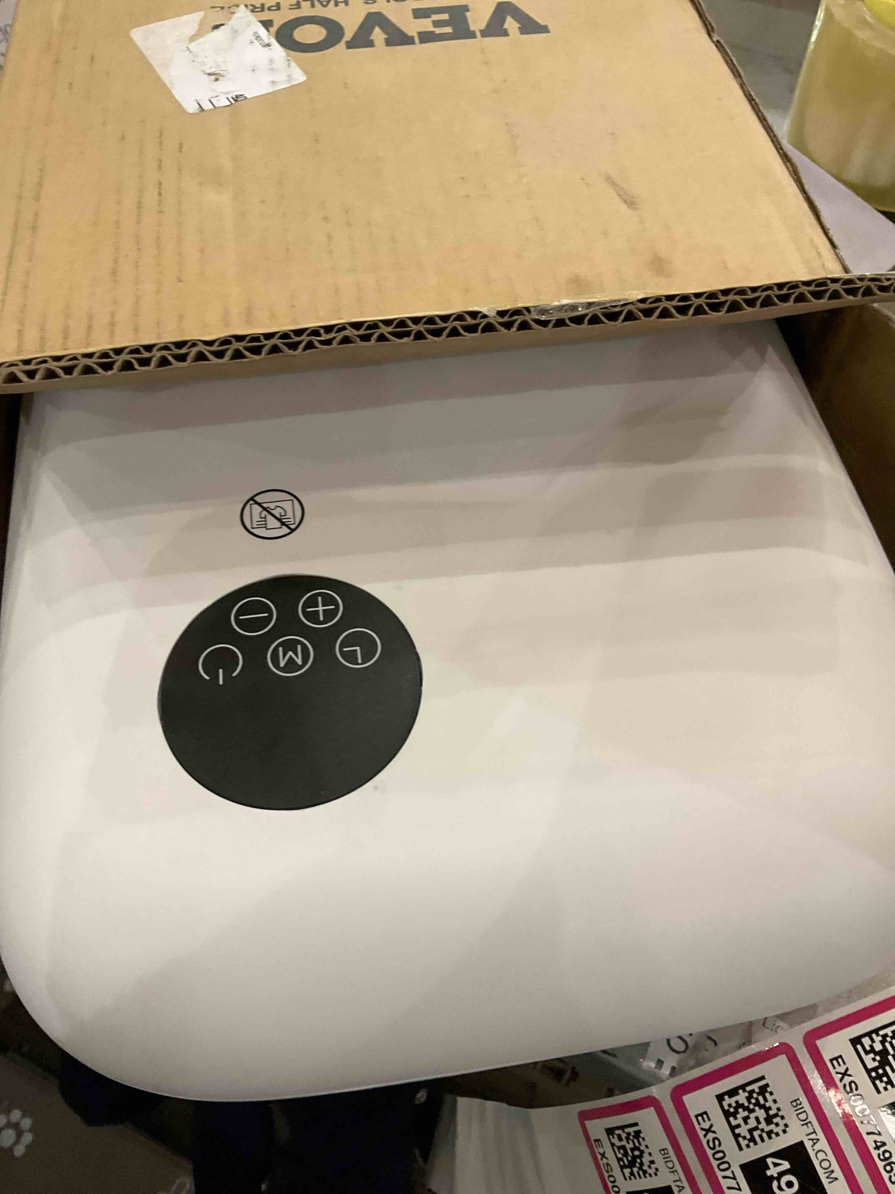 https://s3.amazonaws.com/lotting-images-prod/bidfta/EXS00774963_1701978634810.jpeg