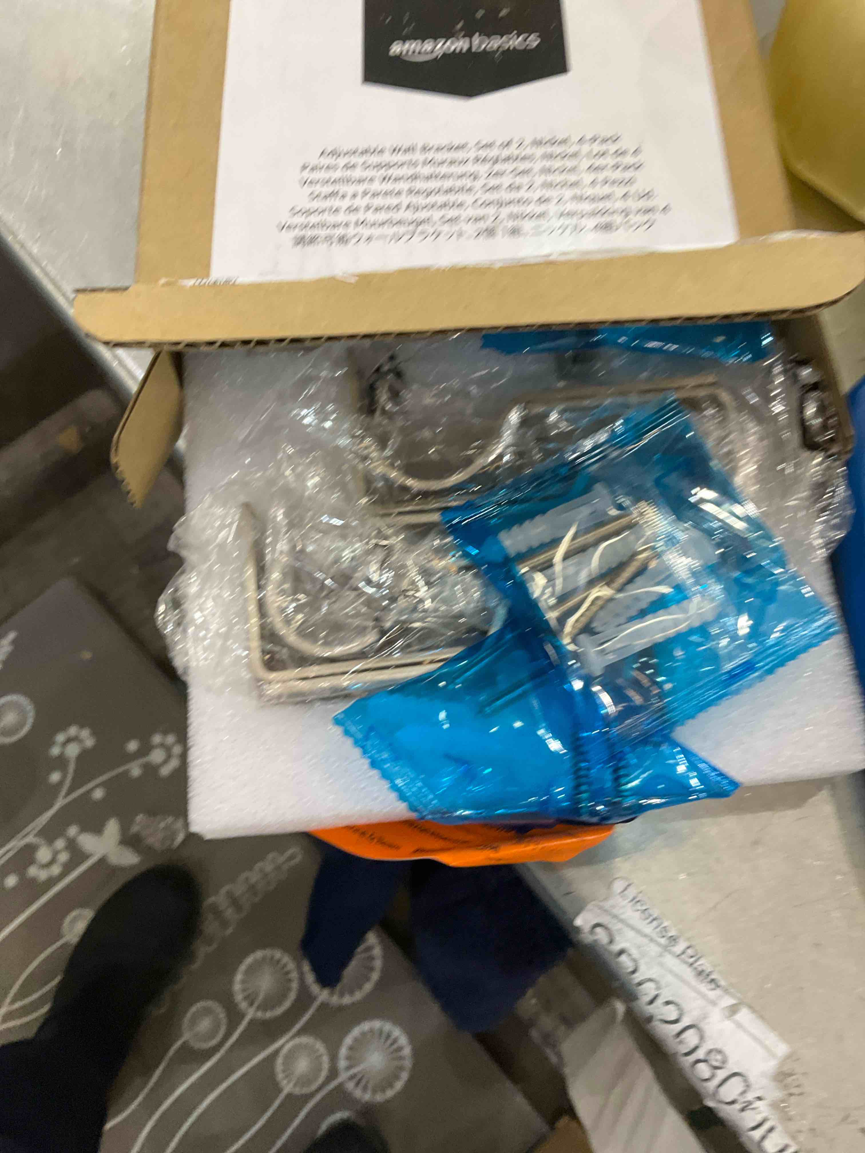 https://s3.amazonaws.com/lotting-images-prod/bidfta/EXS00774967_1701979110956.jpeg