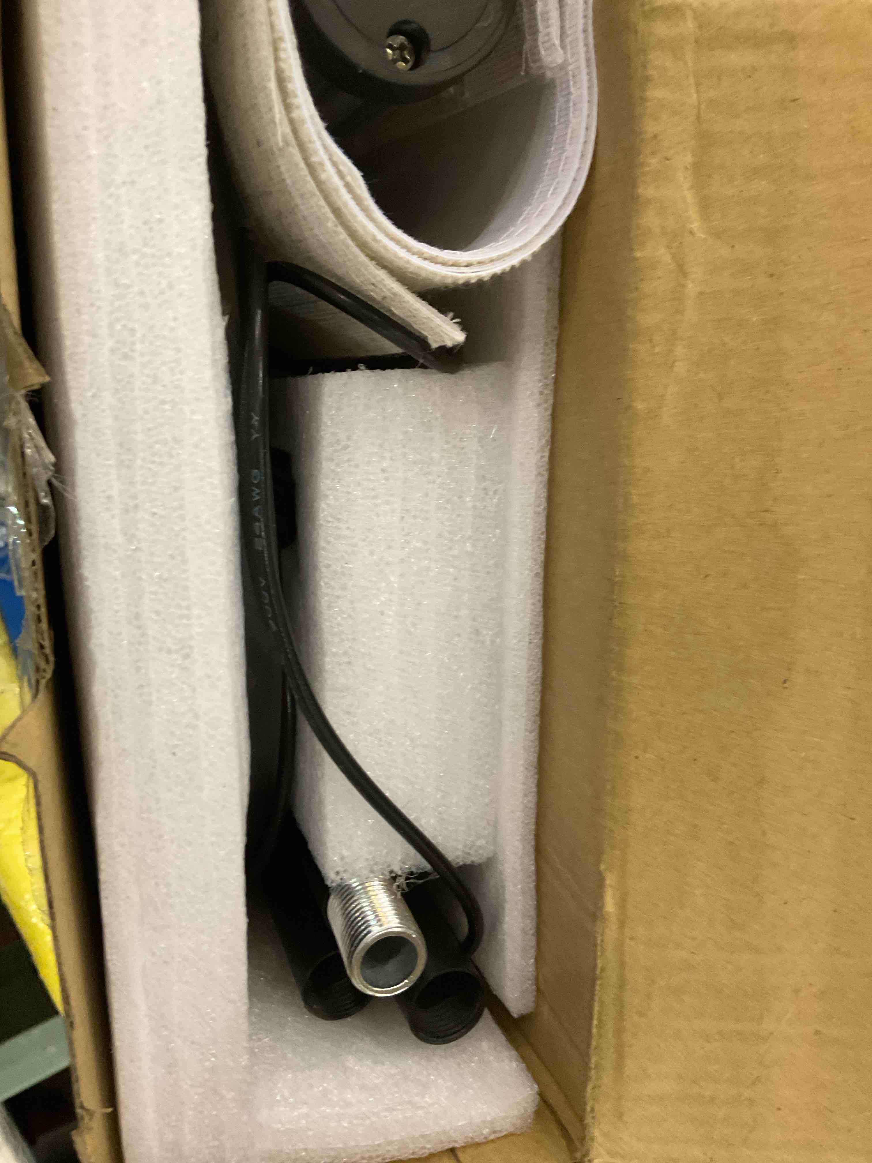 https://s3.amazonaws.com/lotting-images-prod/bidfta/EXS00775301_1702397147950.jpeg