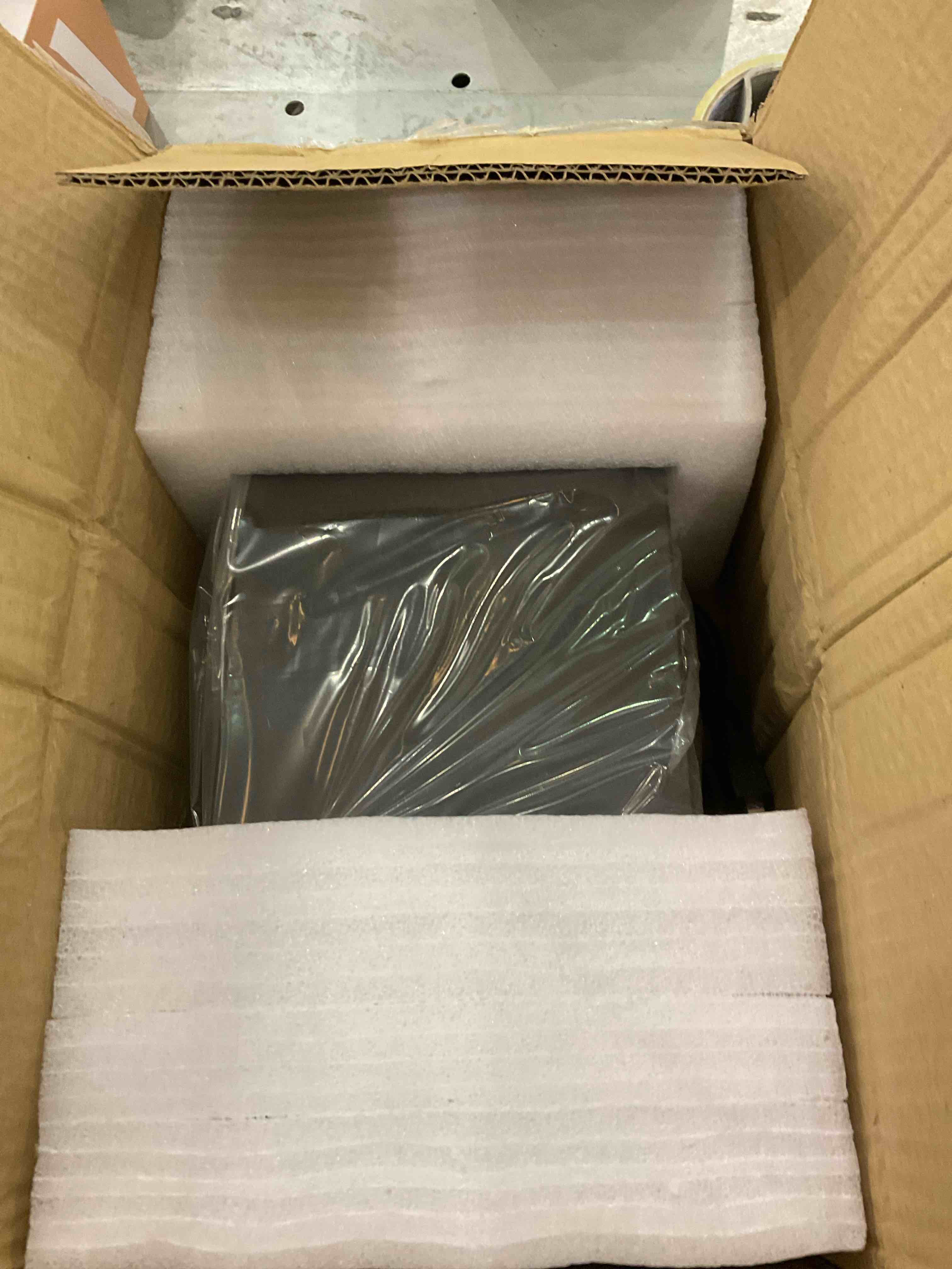 https://s3.amazonaws.com/lotting-images-prod/bidfta/EXS00775421_1702479169905.jpeg
