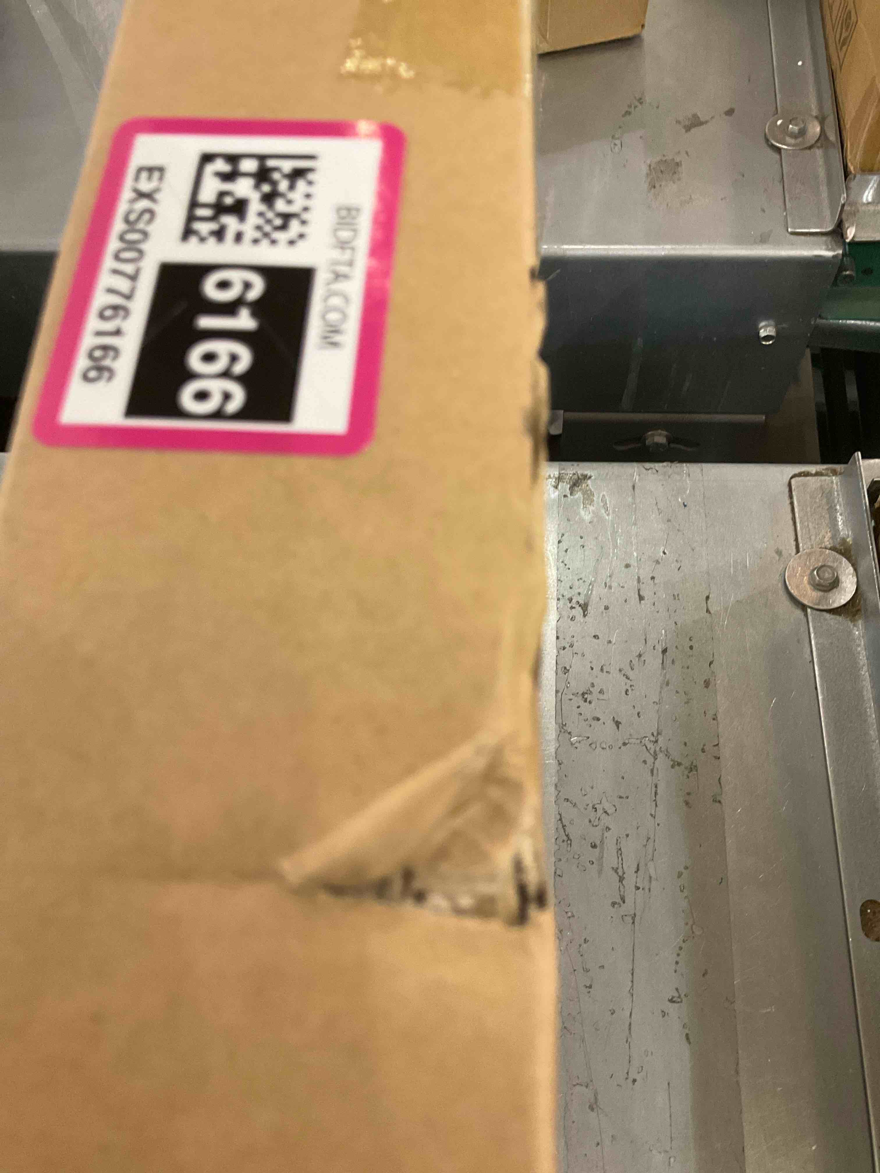 https://s3.amazonaws.com/lotting-images-prod/bidfta/EXS00776166_1701794707931.jpeg