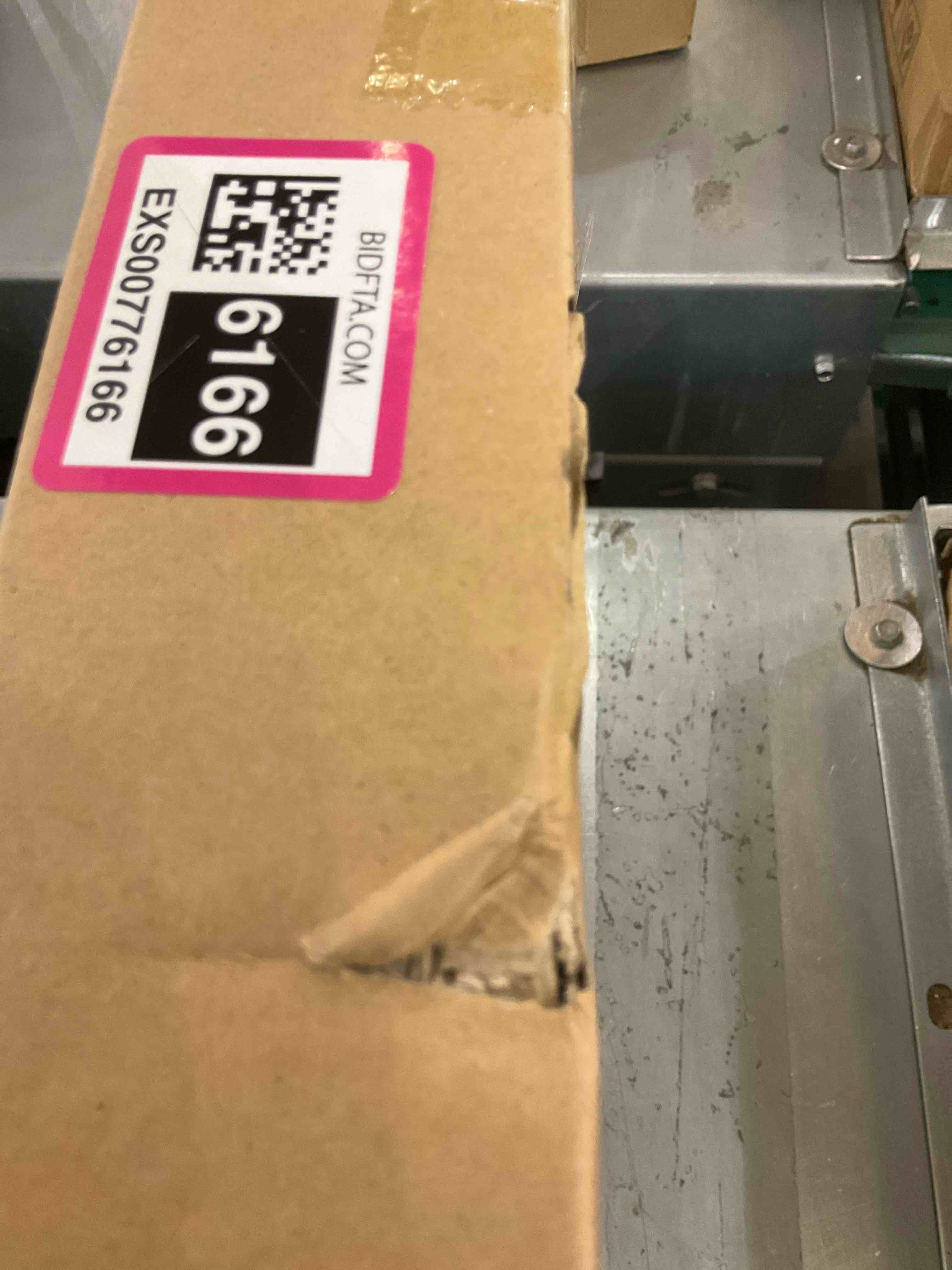 https://s3.amazonaws.com/lotting-images-prod/bidfta/EXS00776166_1701794709375.jpeg
