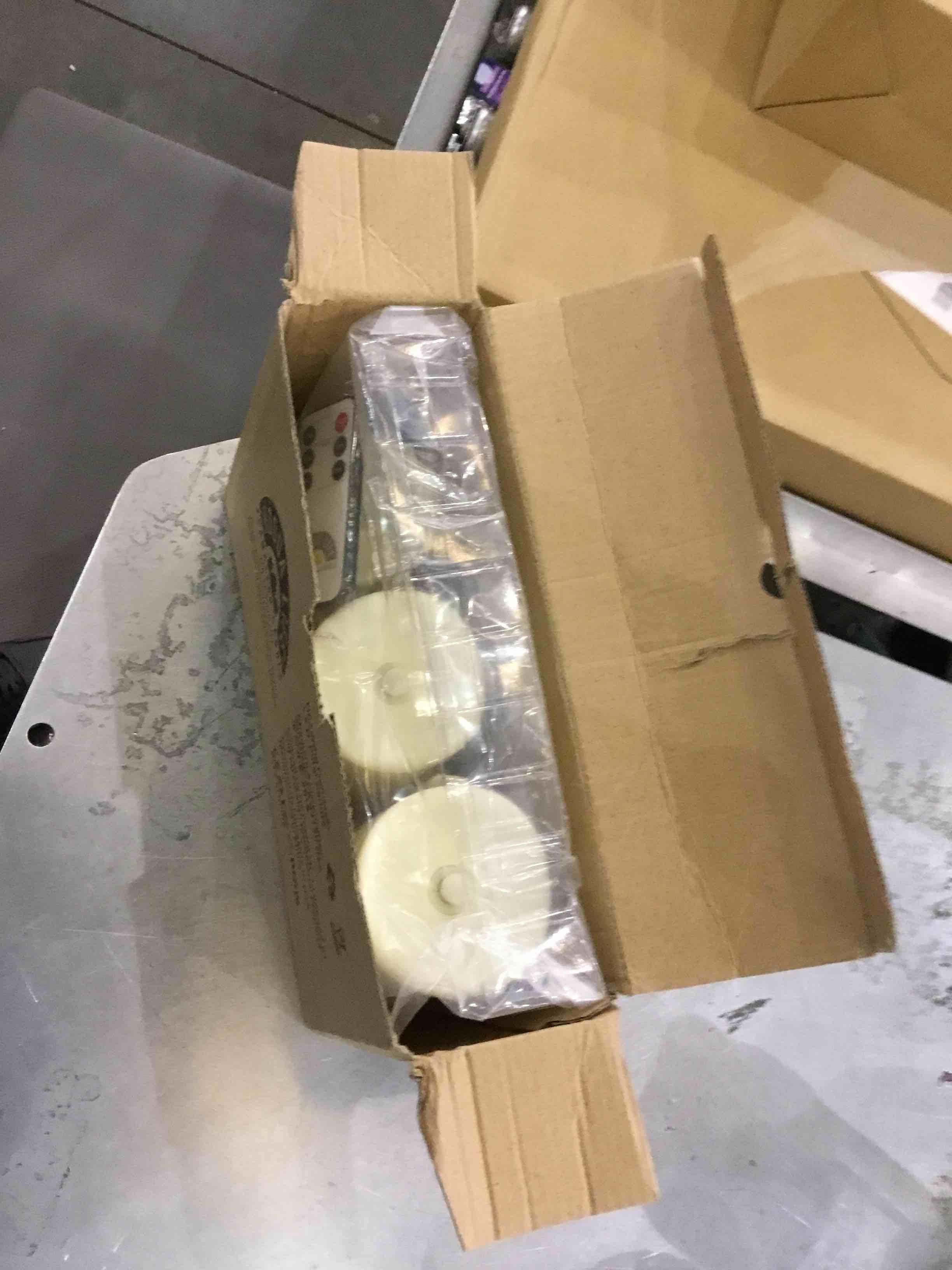 https://s3.amazonaws.com/lotting-images-prod/bidfta/EXS00776527_1701790418066.jpeg