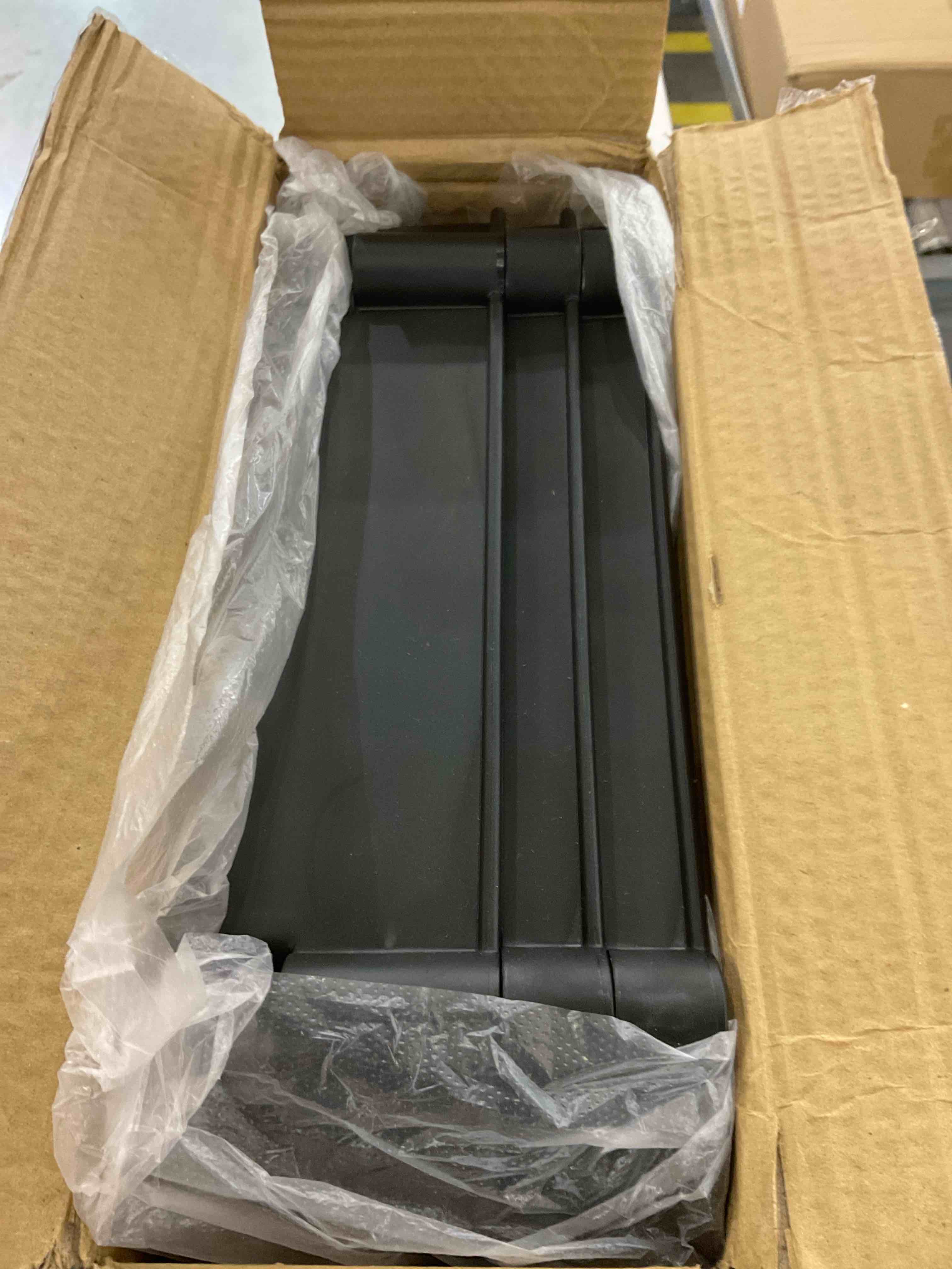 https://s3.amazonaws.com/lotting-images-prod/bidfta/EXS00777382_1701978690466.jpeg