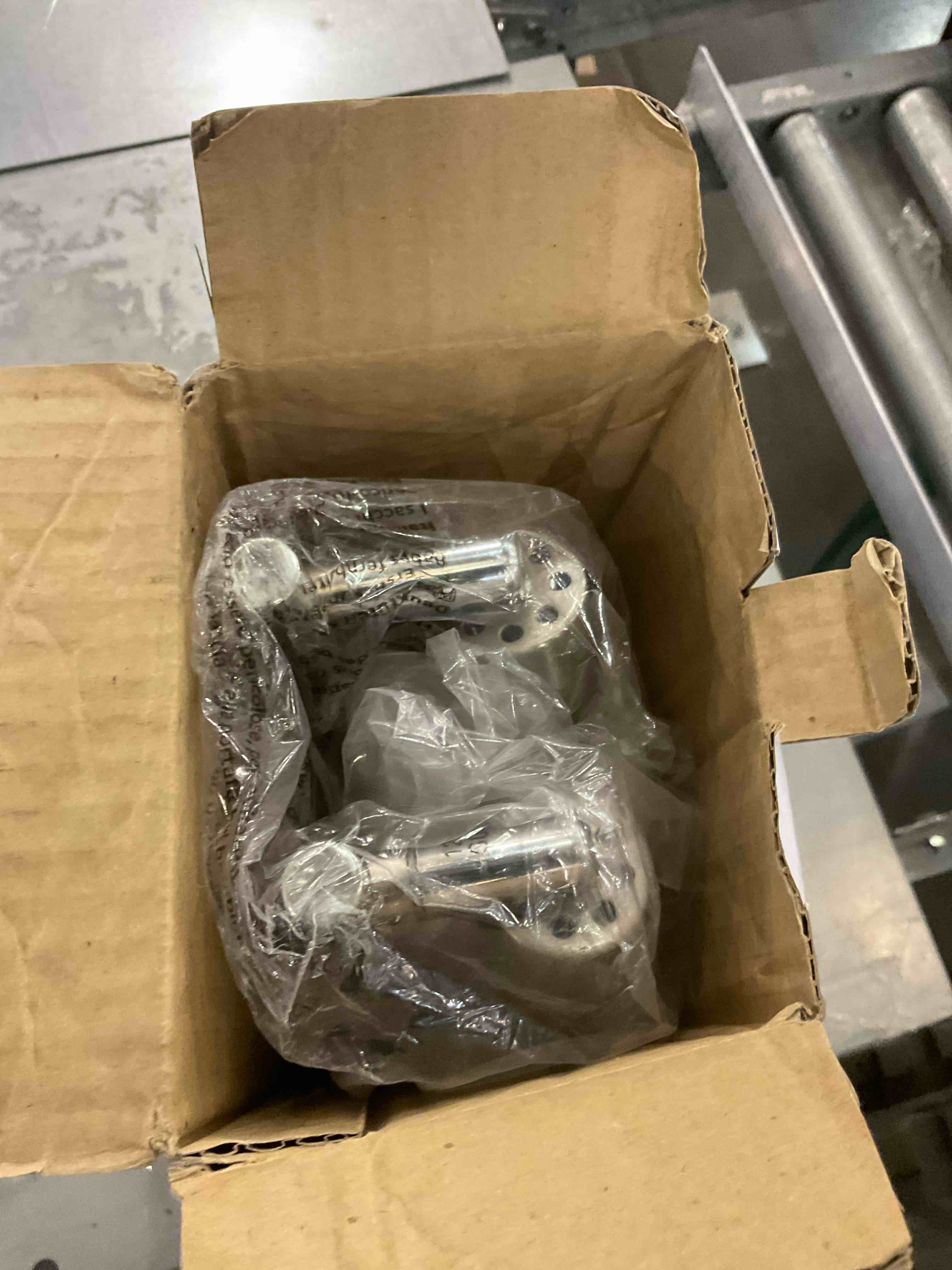https://s3.amazonaws.com/lotting-images-prod/bidfta/EXS00777458_1702047097348.jpeg