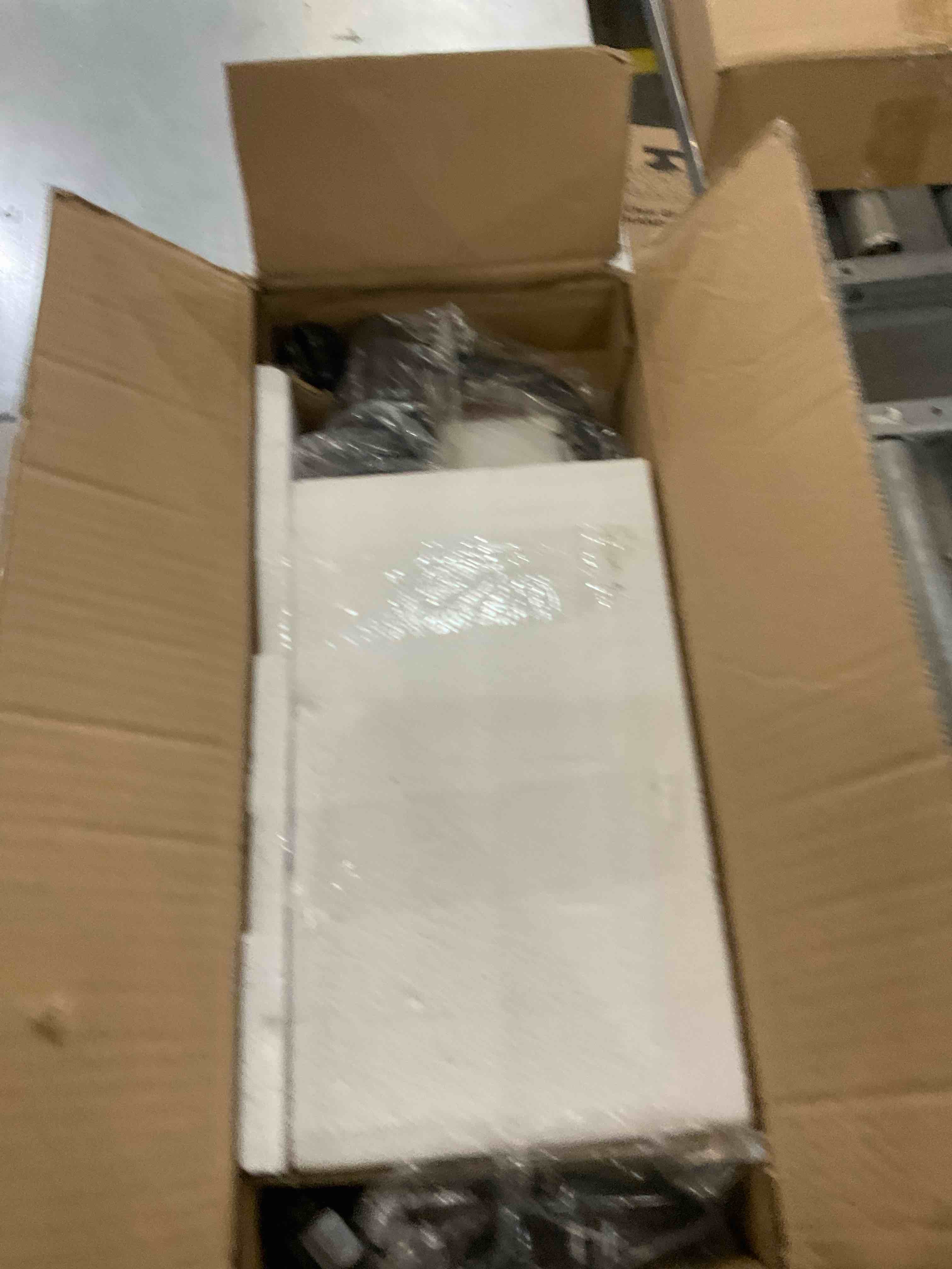 https://s3.amazonaws.com/lotting-images-prod/bidfta/EXS00777479_1702050776959.jpeg