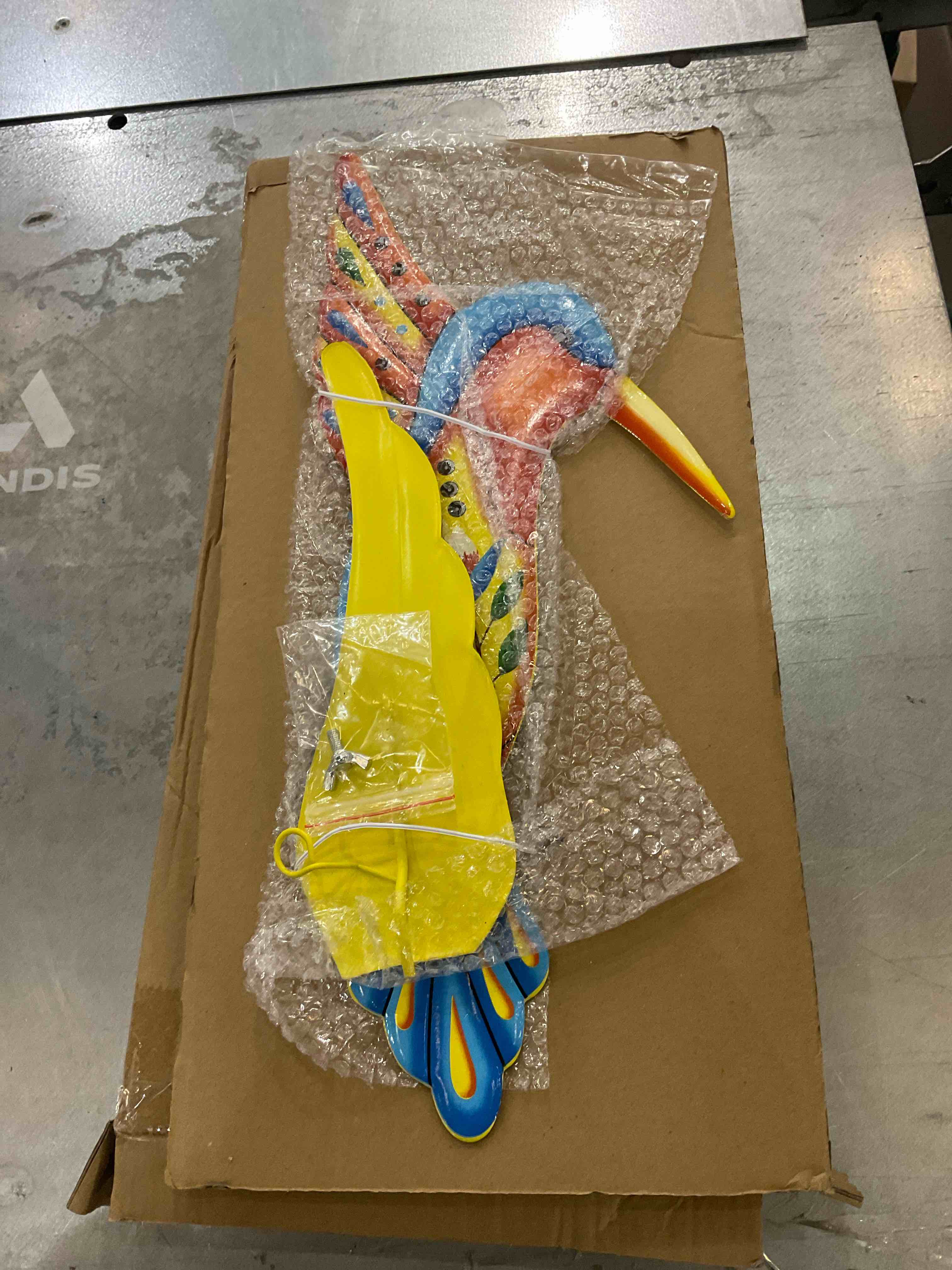 https://s3.amazonaws.com/lotting-images-prod/bidfta/EXS00777481_1702050984885.jpeg