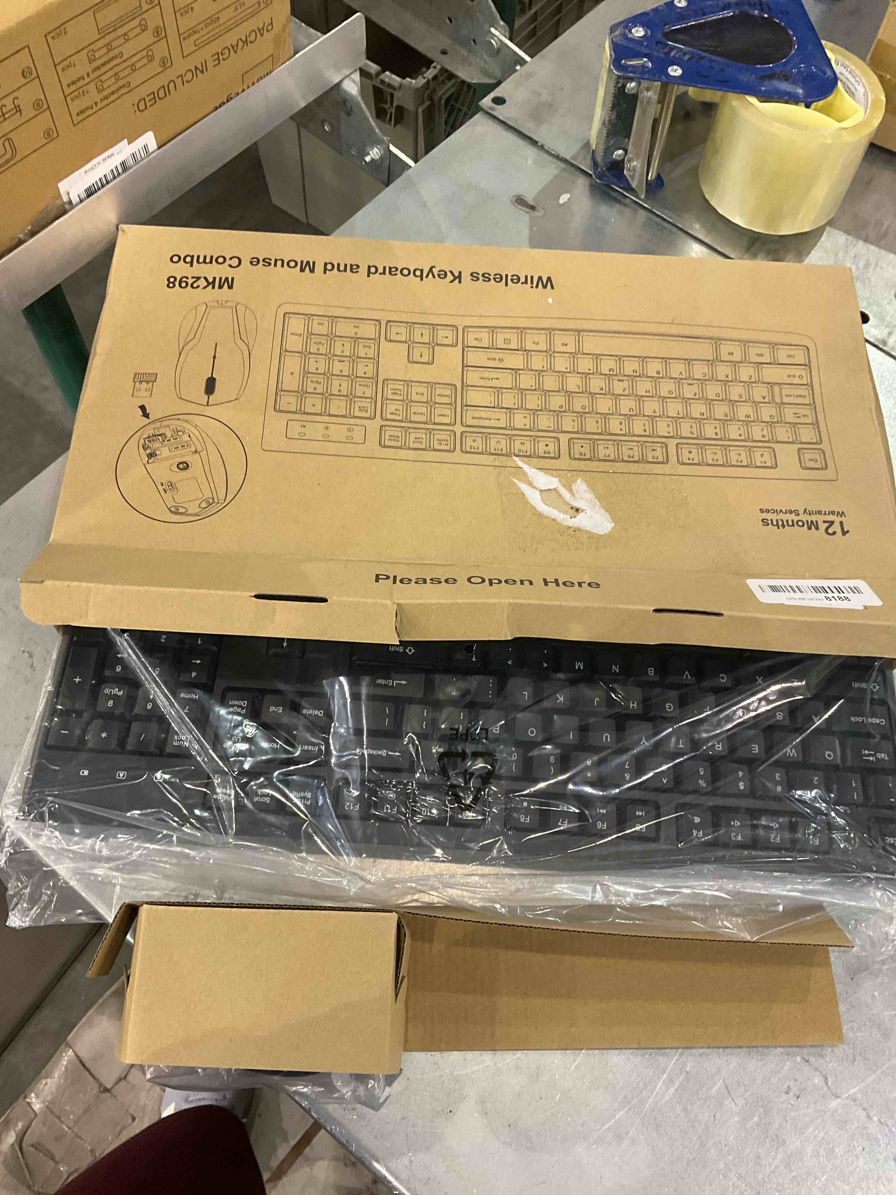 https://s3.amazonaws.com/lotting-images-prod/bidfta/EXS00777522_1701953833652.jpeg
