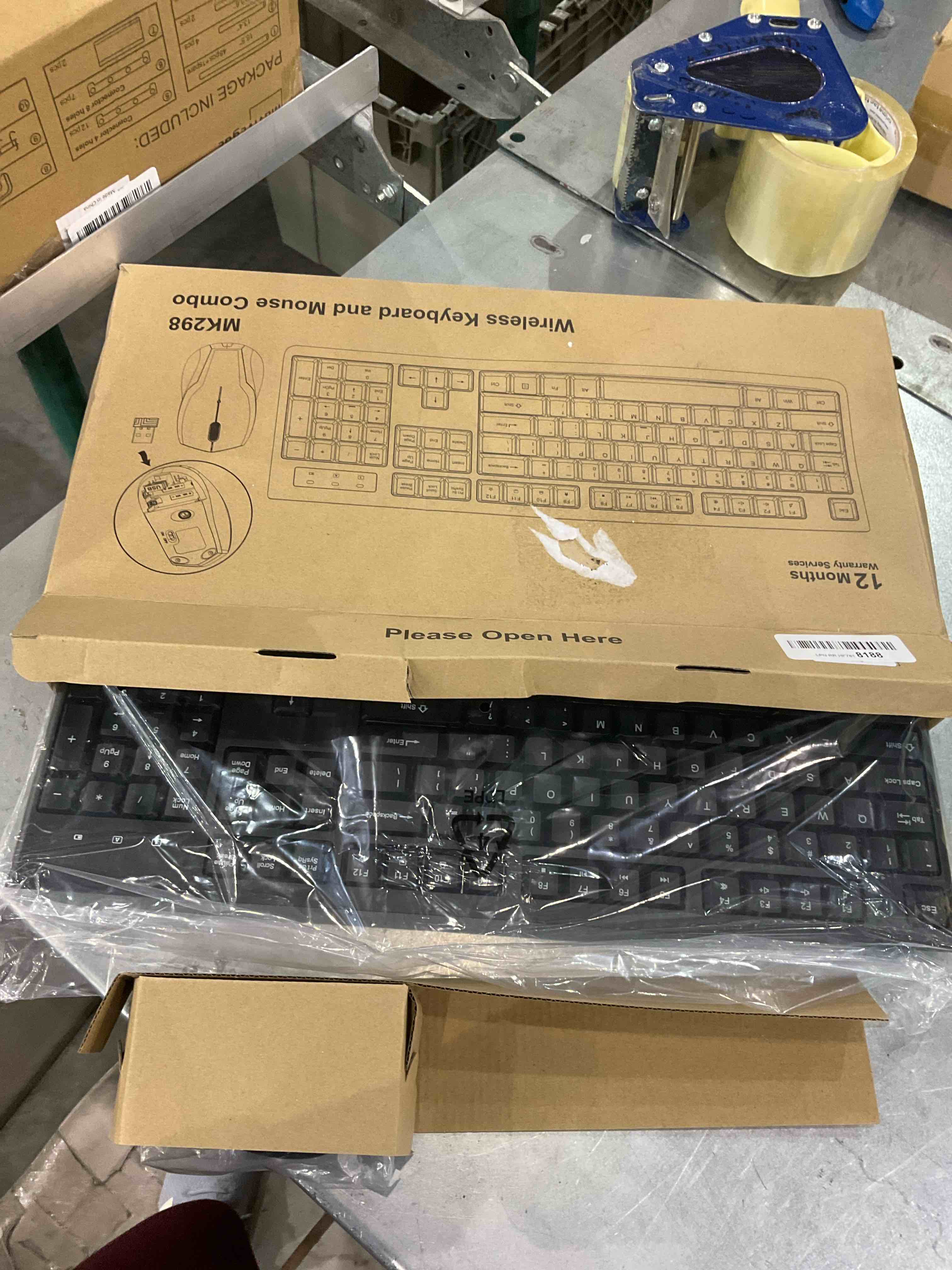 https://s3.amazonaws.com/lotting-images-prod/bidfta/EXS00777522_1701953834602.jpeg
