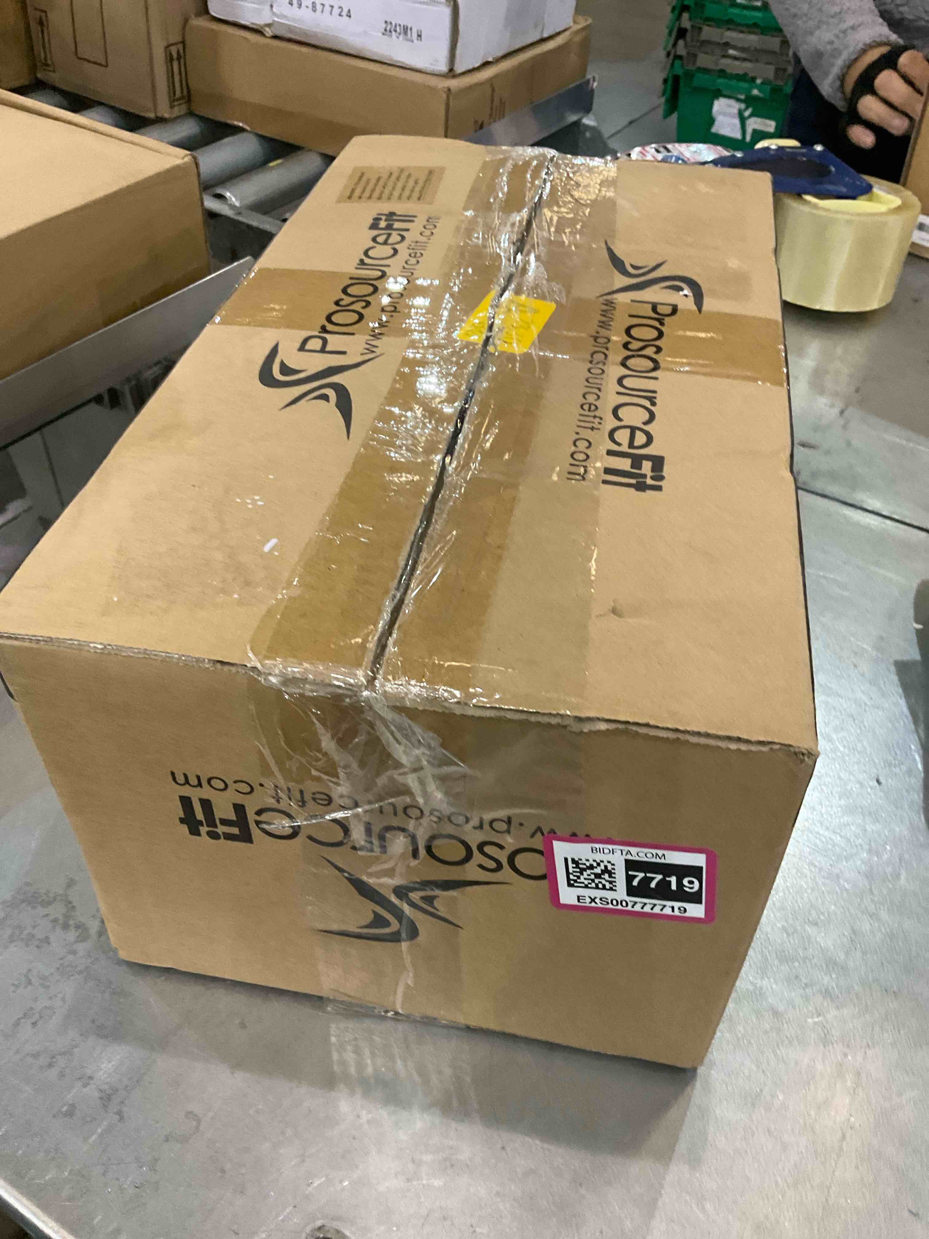 https://s3.amazonaws.com/lotting-images-prod/bidfta/EXS00777719_1701978717401.jpeg