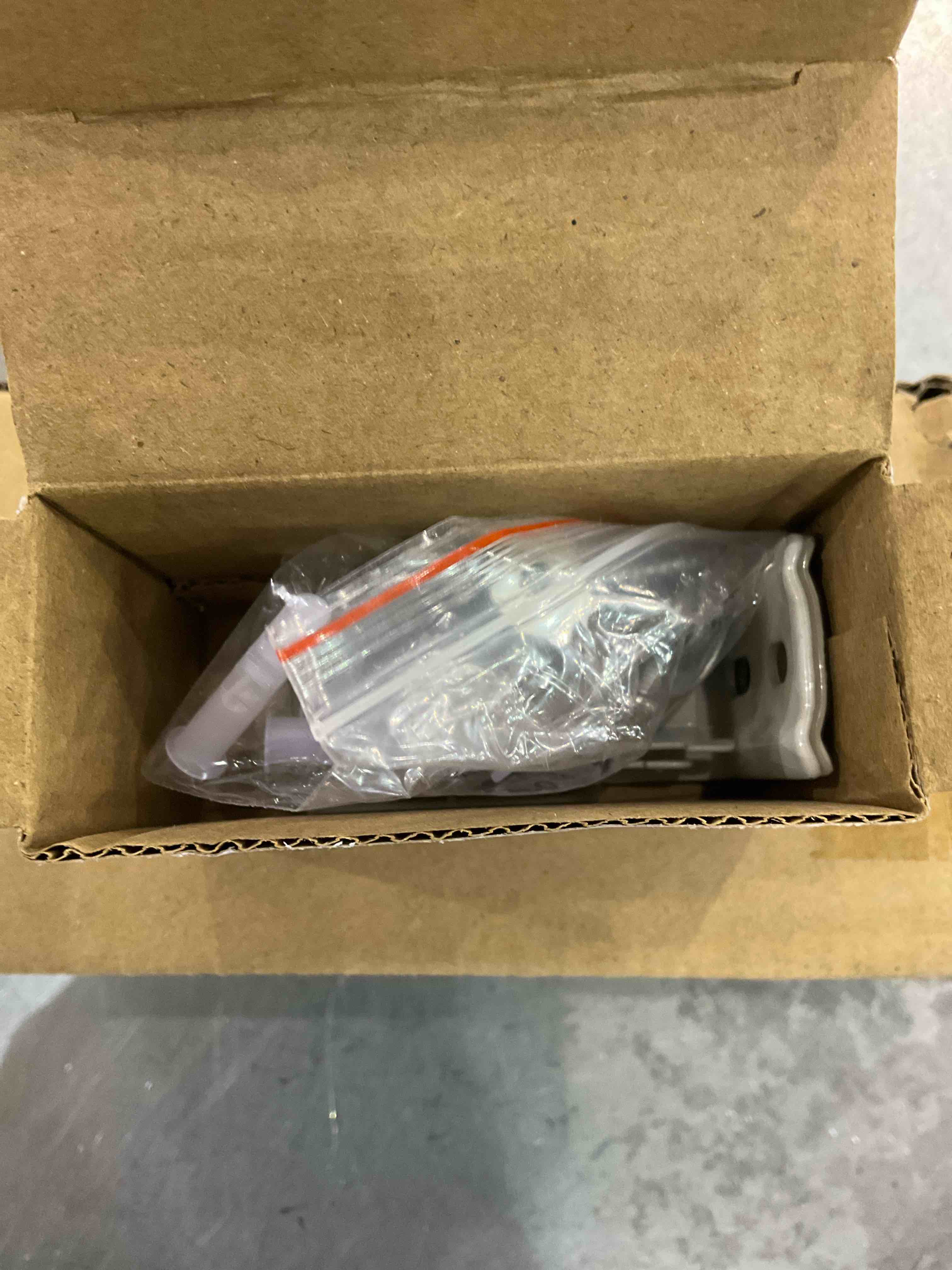 https://s3.amazonaws.com/lotting-images-prod/bidfta/EXS00778395_1702387595342.jpeg