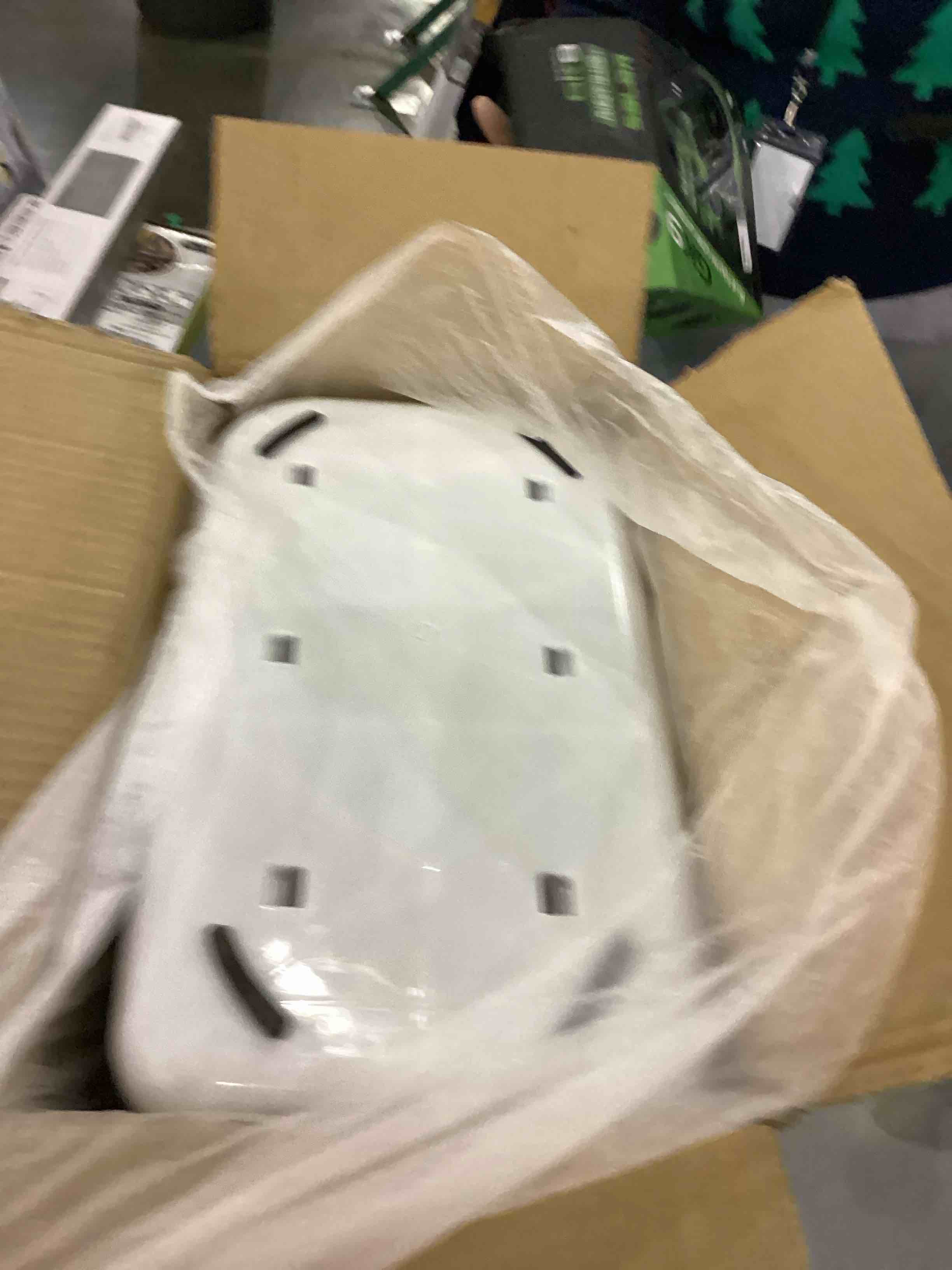 https://s3.amazonaws.com/lotting-images-prod/bidfta/EXS00779381_1702988959993.jpeg