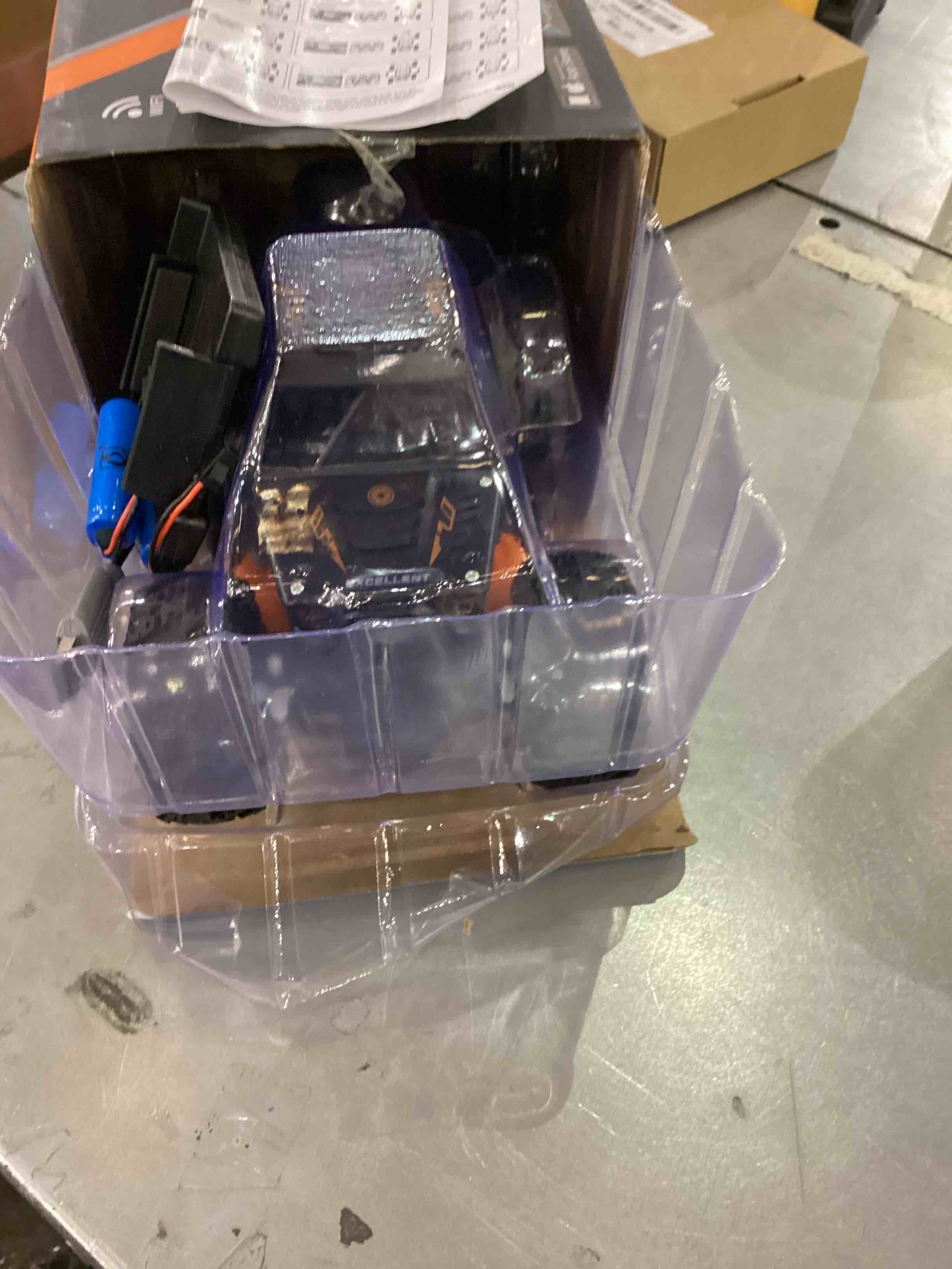 https://s3.amazonaws.com/lotting-images-prod/bidfta/EXS00779561_1701960070016.jpeg